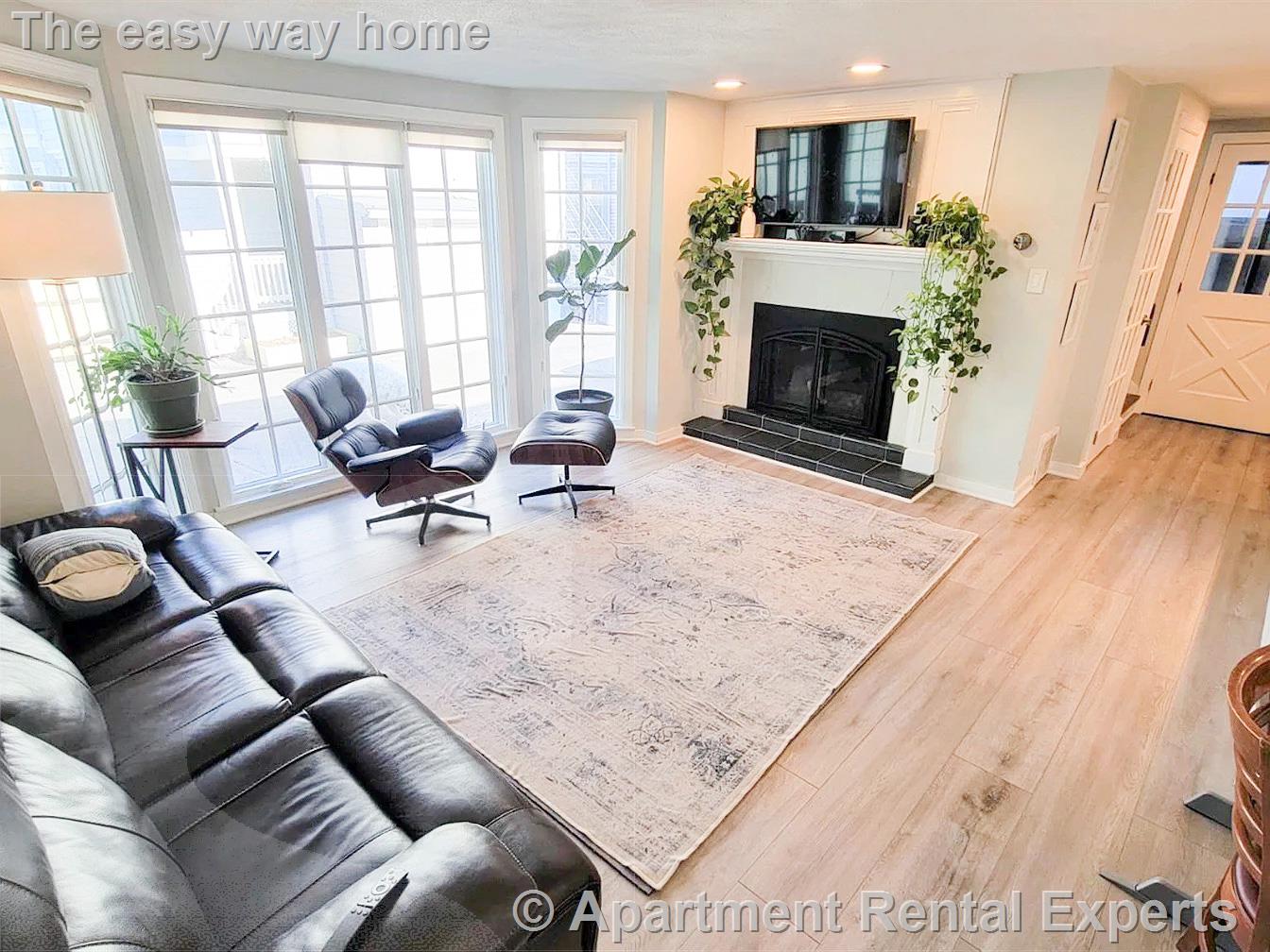 4R Day St, Davis Square