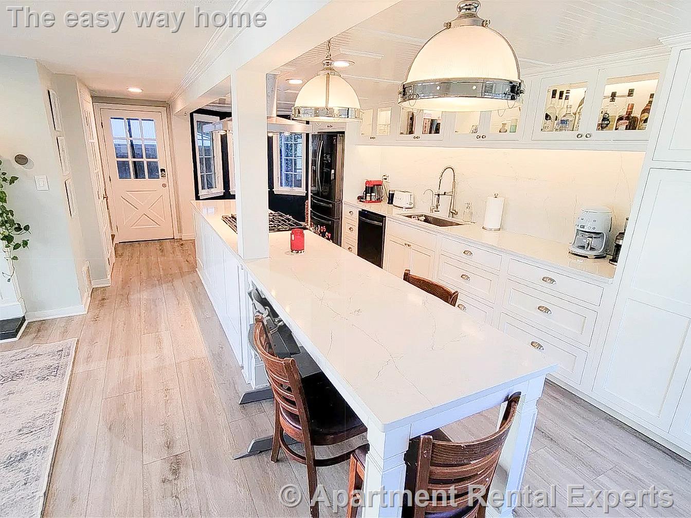 4R Day St, Davis Square