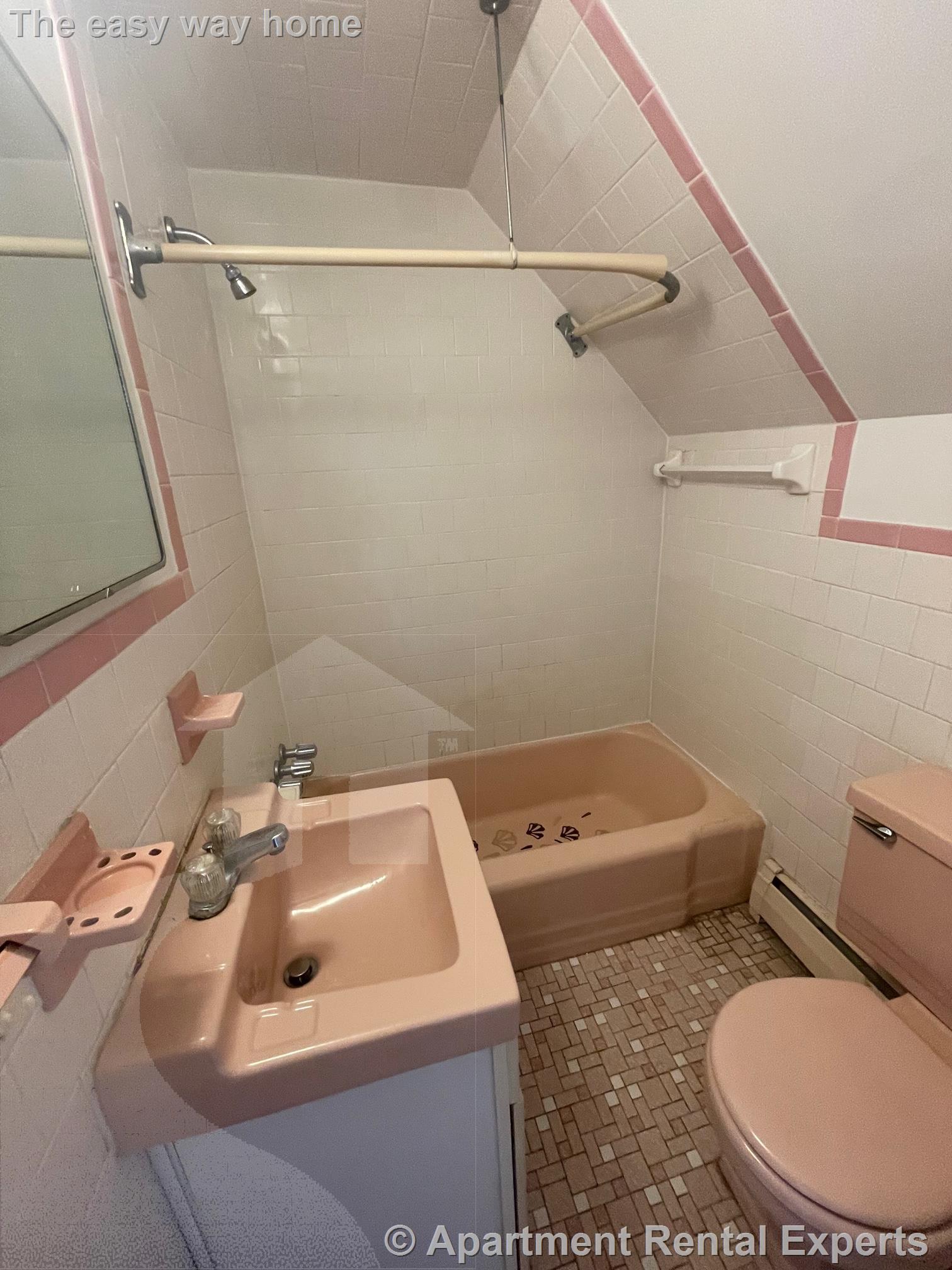 64 Raymond Ave, Tufts