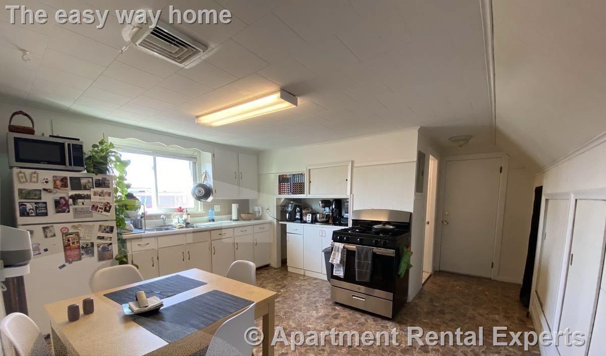 547 Broadway, Ball Square