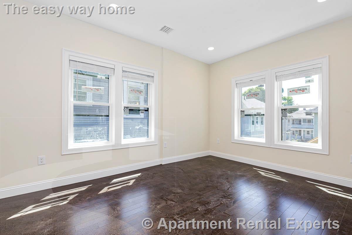 85 Fern Rd, Medford Square