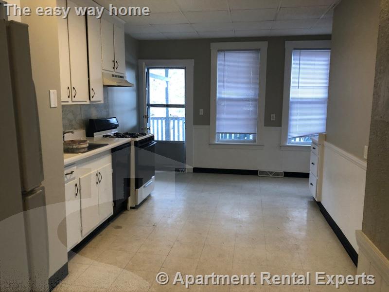 198 Washington St, Spring St. Area