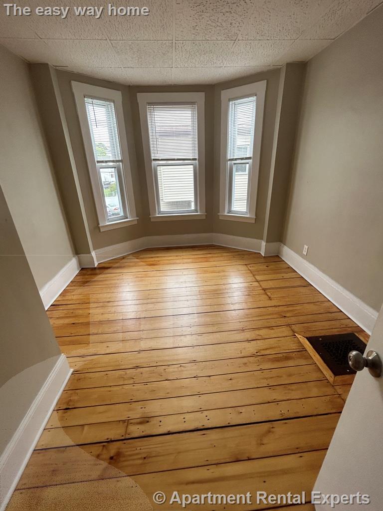 198 Washington St, Spring St. Area