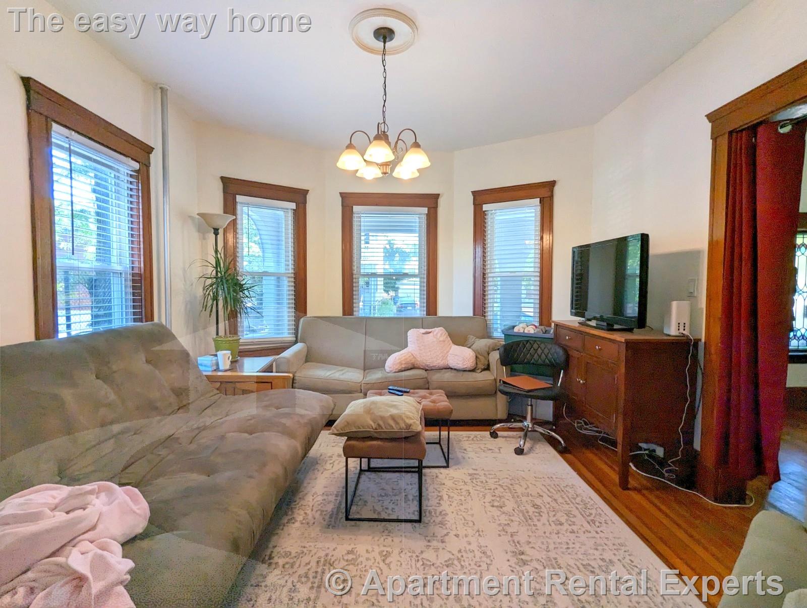 15 Paulina St, Davis Square