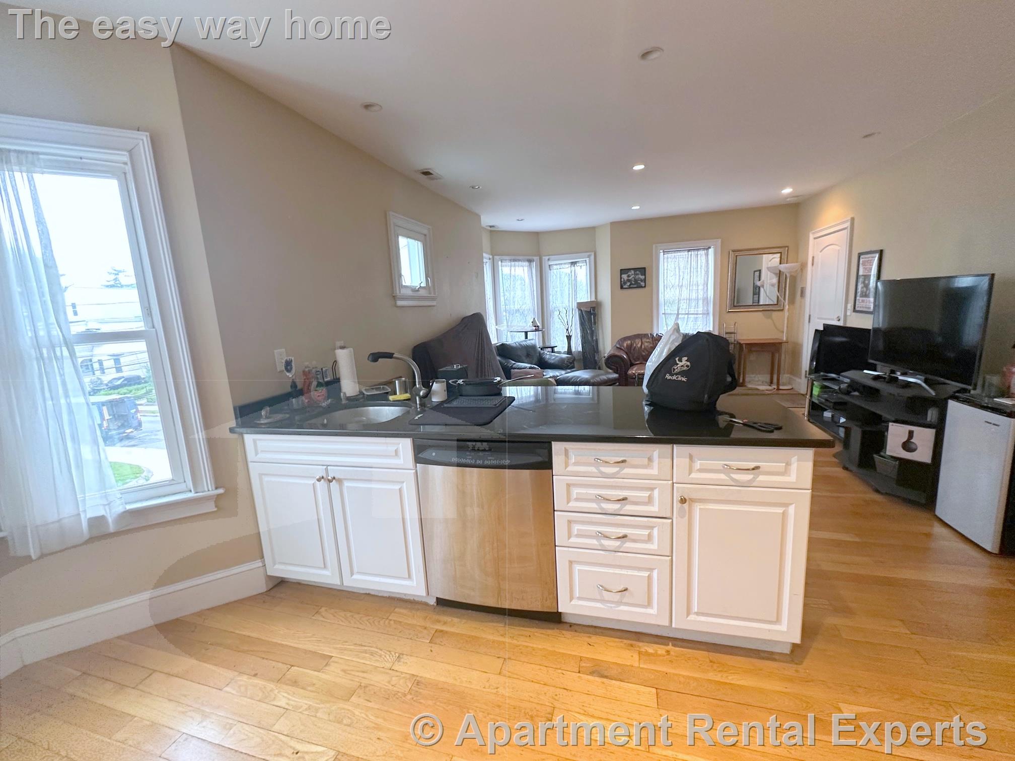 57 Greenleaf Ave, Tufts