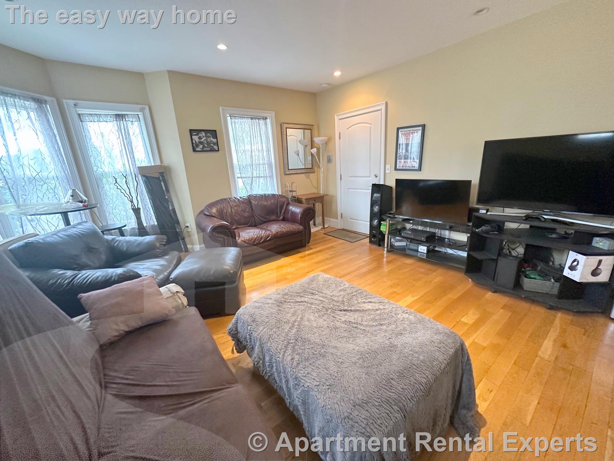 57 Greenleaf Ave, Tufts