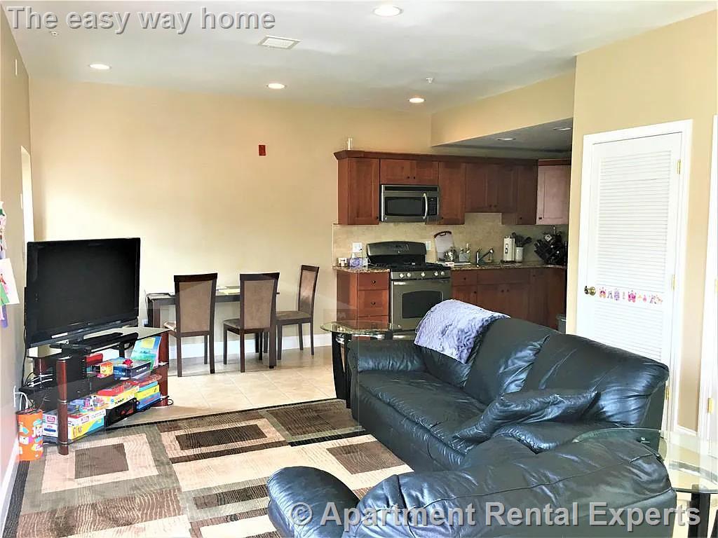 910 Saratoga St, East Boston