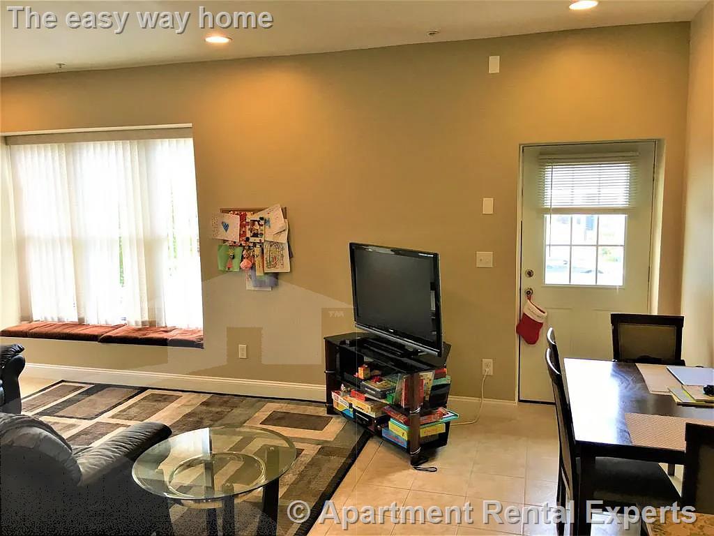 910 Saratoga St, East Boston