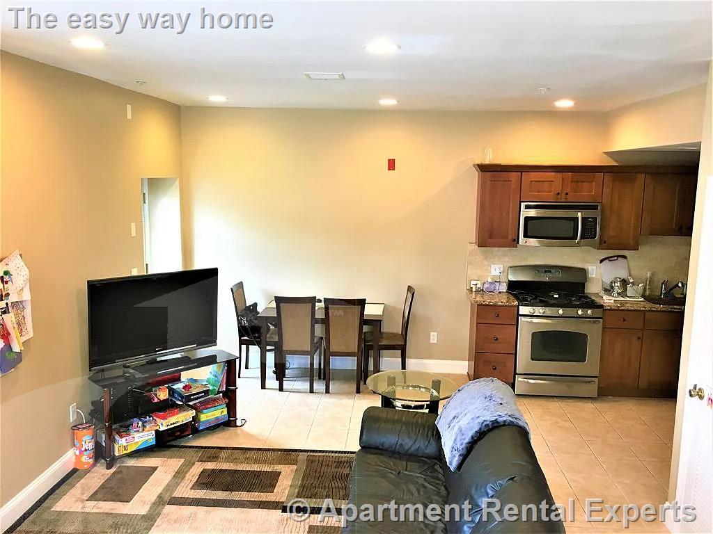 910 Saratoga St, East Boston