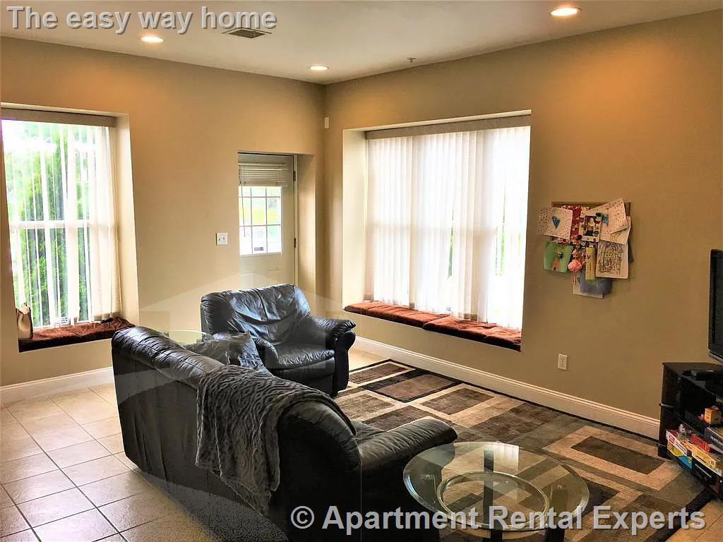 910 Saratoga St, East Boston