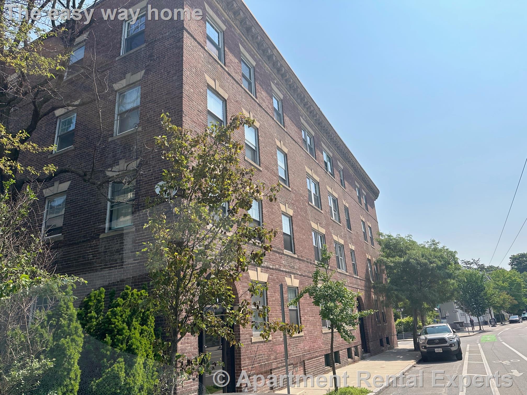 271 Huron Ave, Huron Village