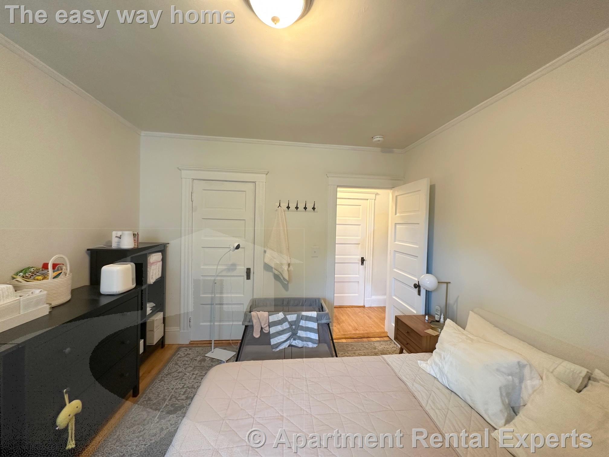 271 Huron Ave, Huron Village