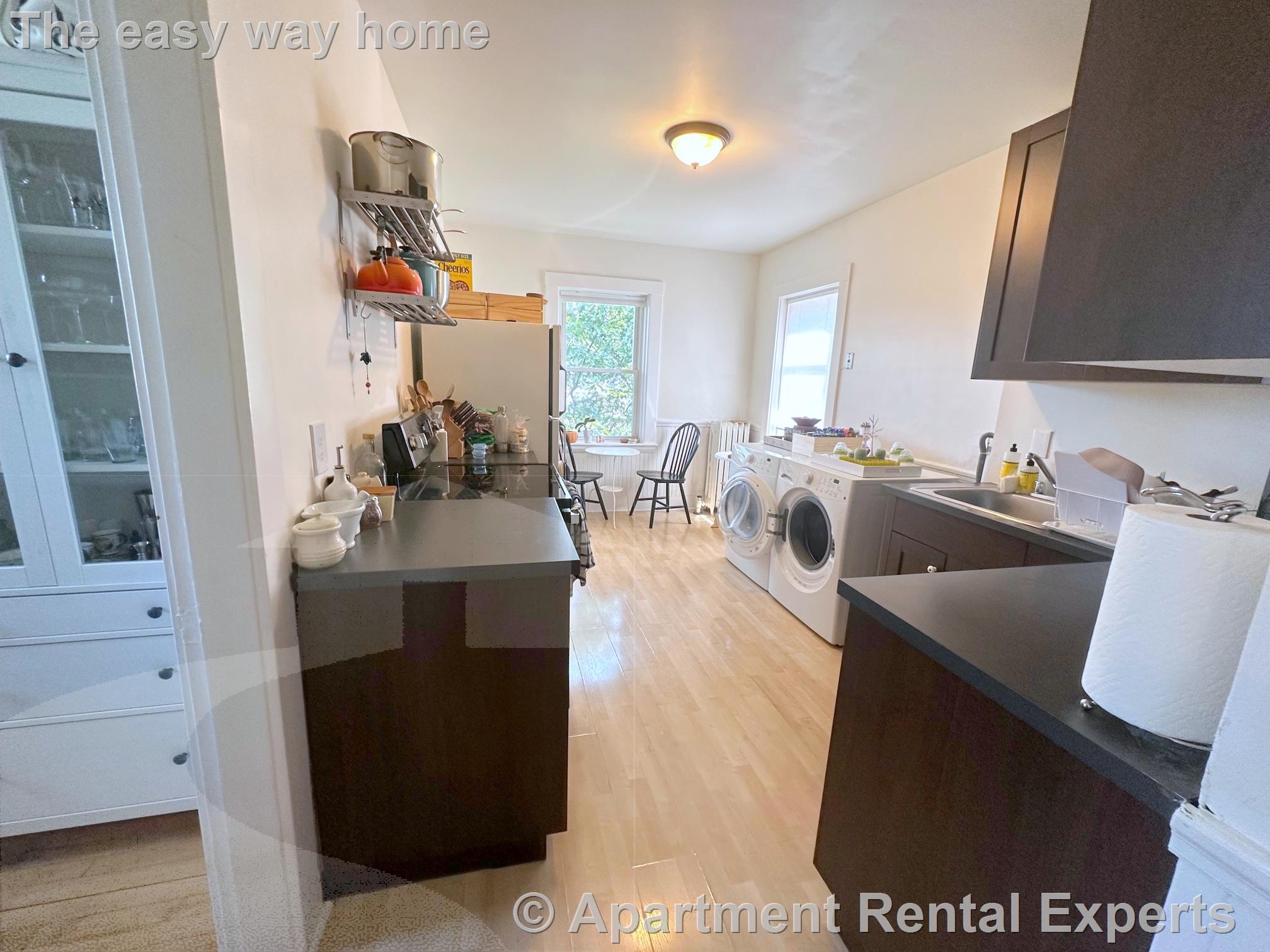 271 Huron Ave, Huron Village