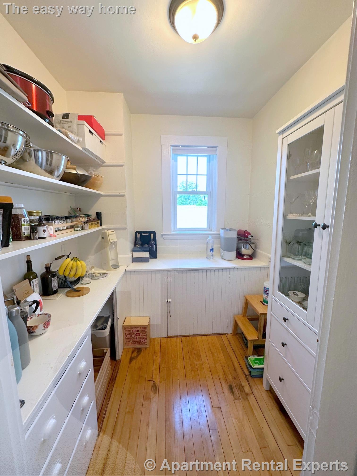 271 Huron Ave, Huron Village