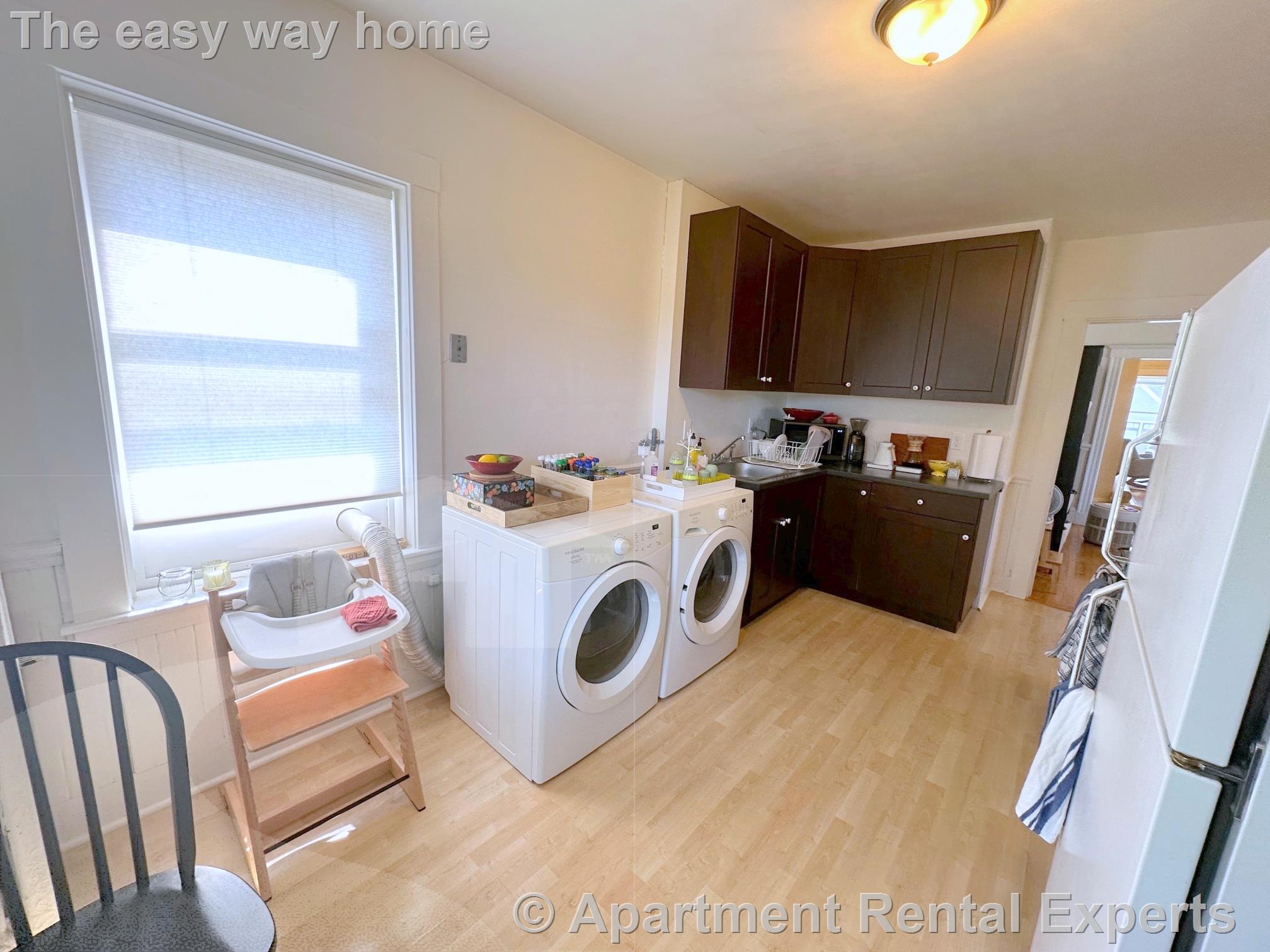 271 Huron Ave, Huron Village