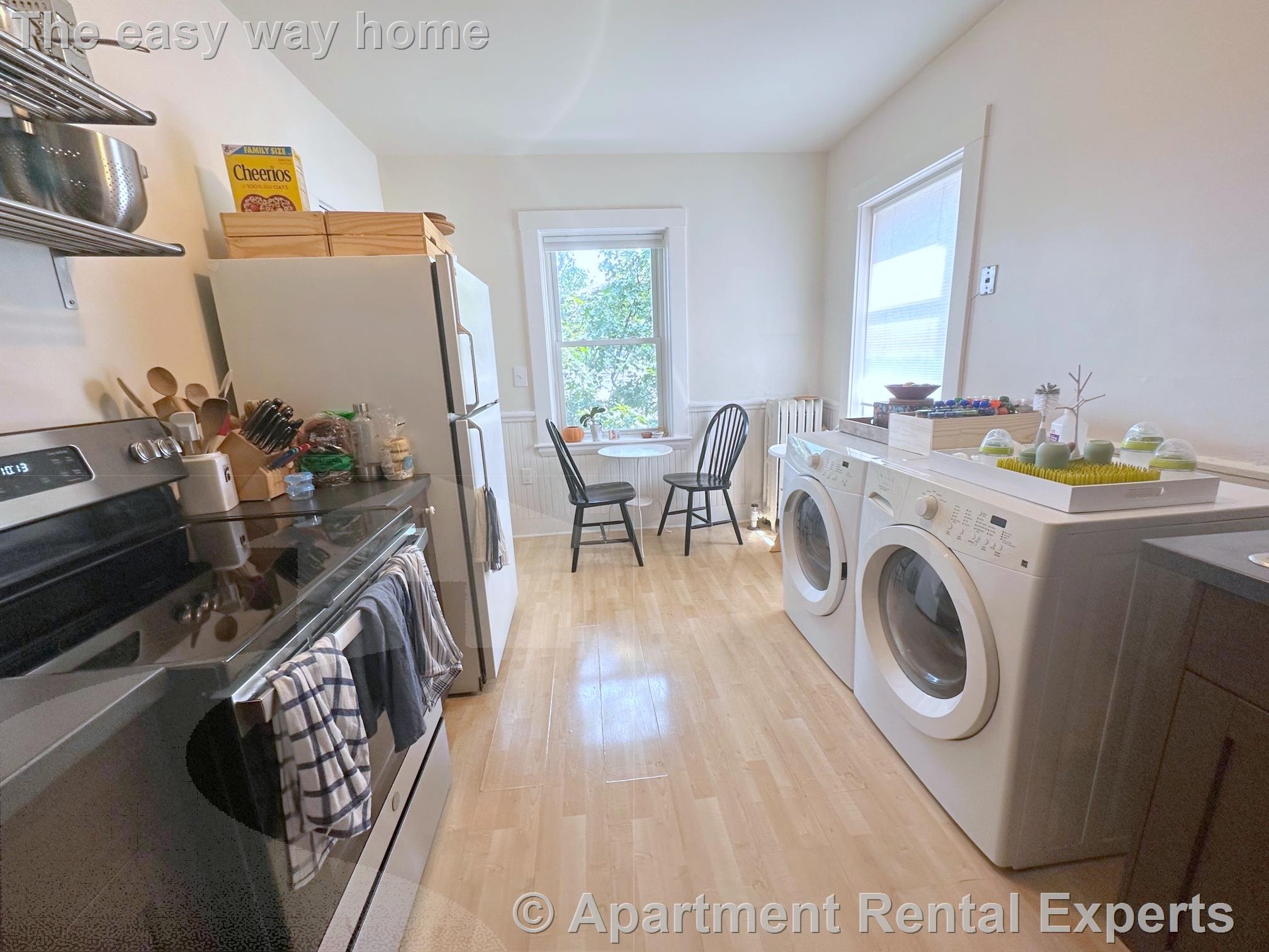 271 Huron Ave, Huron Village