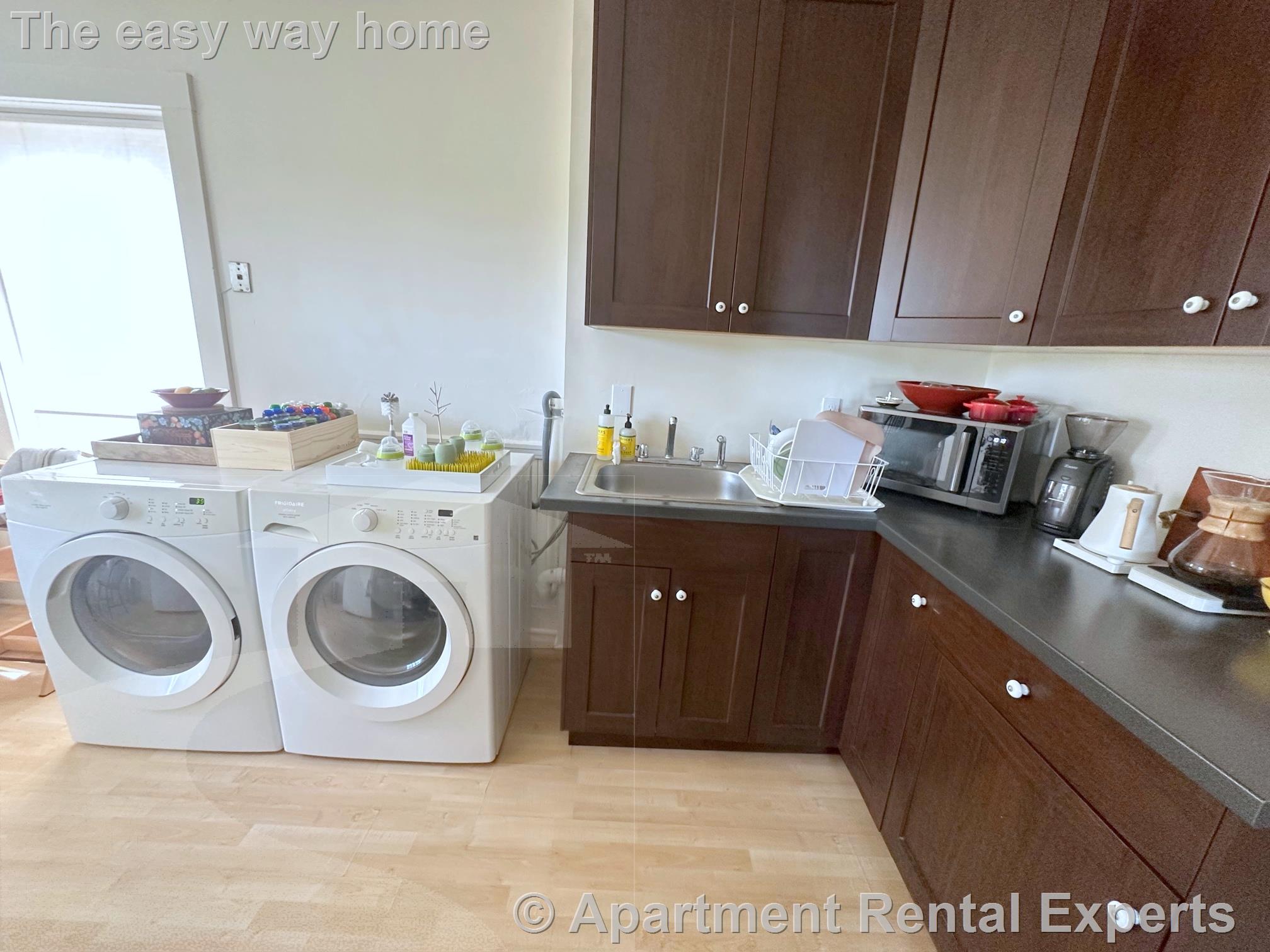 271 Huron Ave, Huron Village