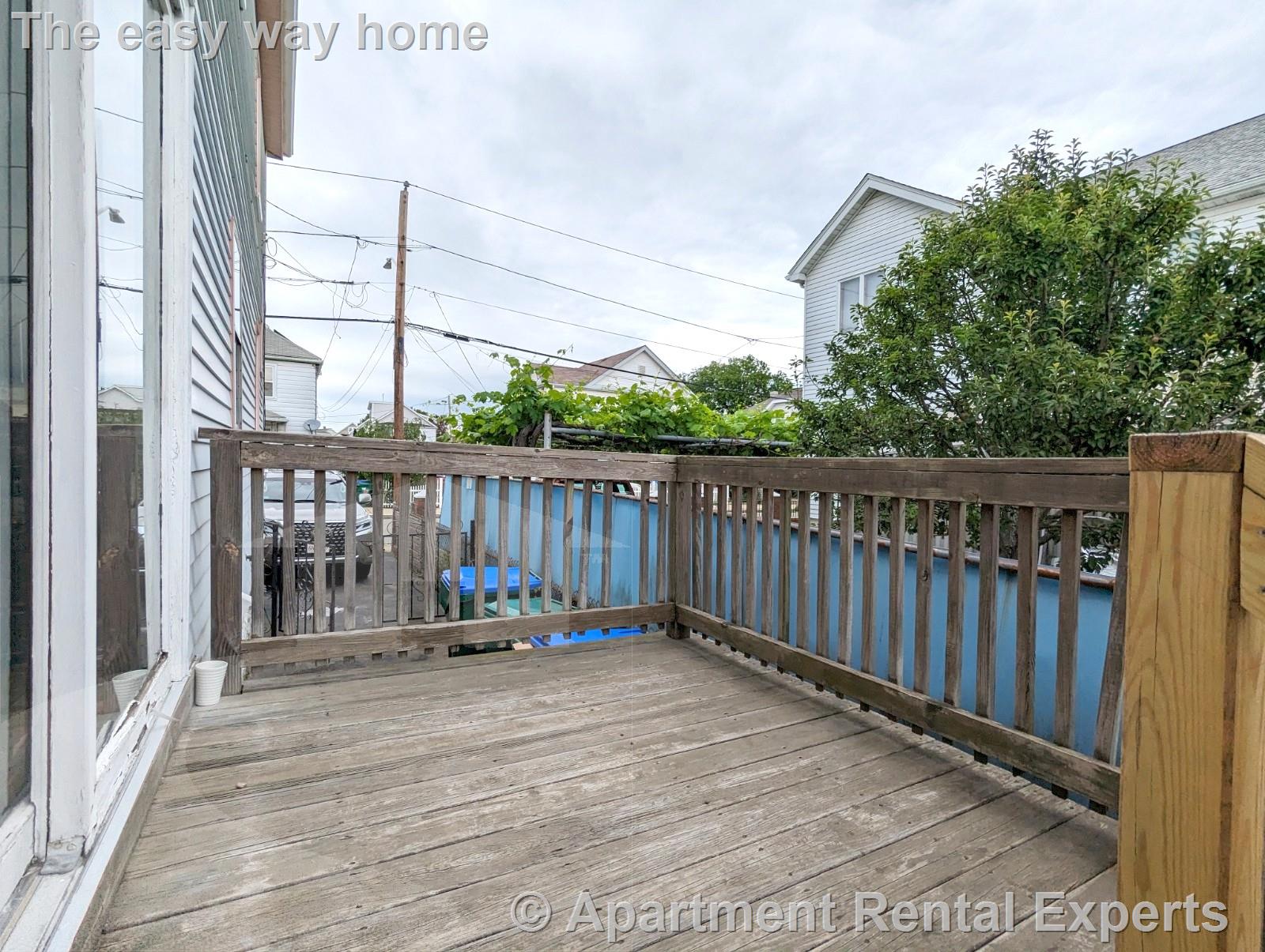 9 Goldsmith Ave, Tufts