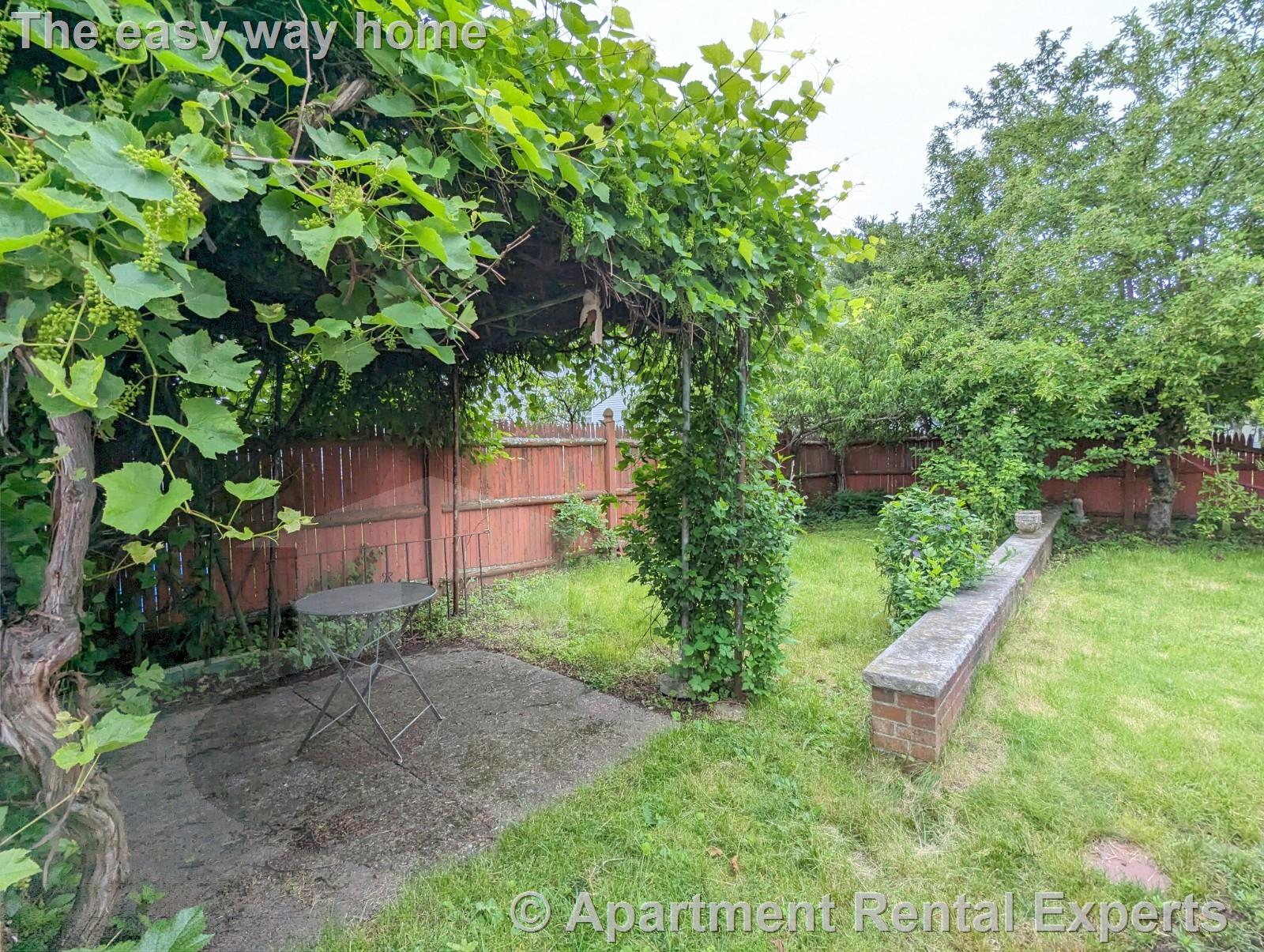 9 Goldsmith Ave, Tufts