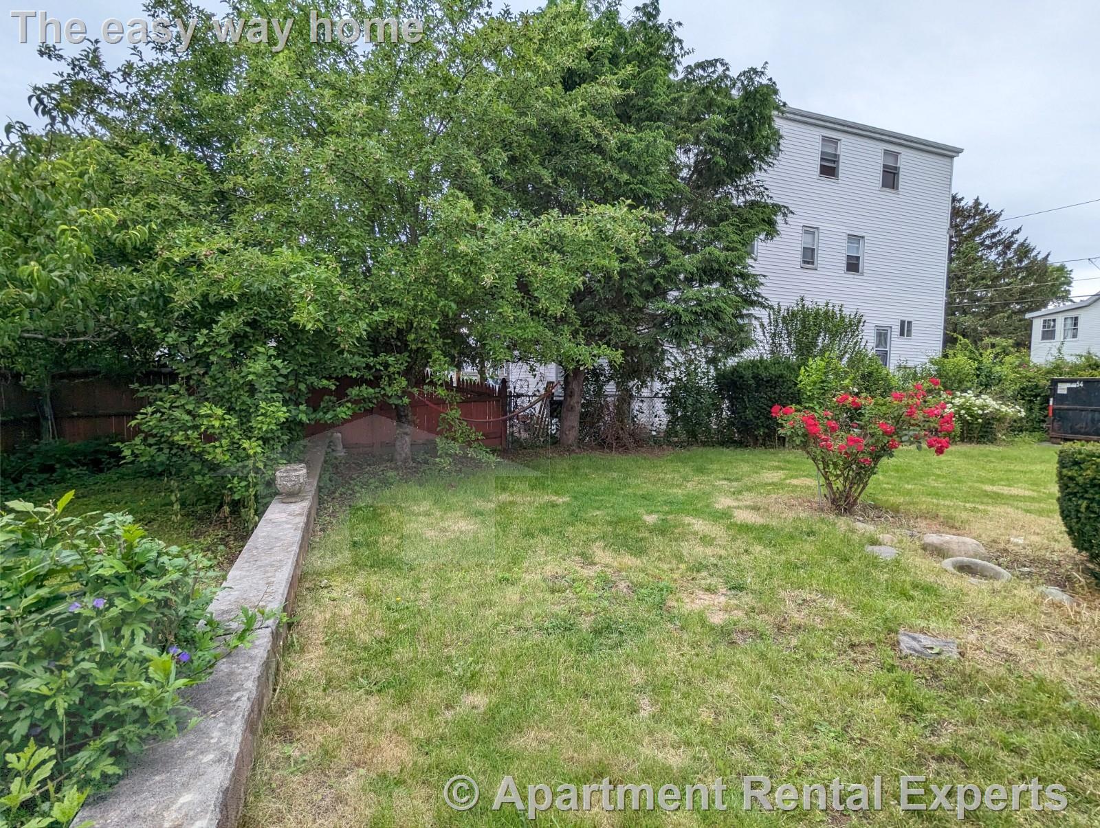 9 Goldsmith Ave, Tufts