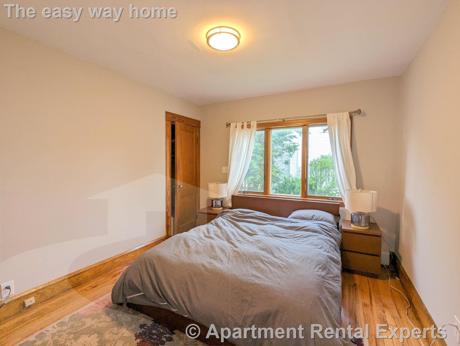 9 Goldsmith Ave, Tufts