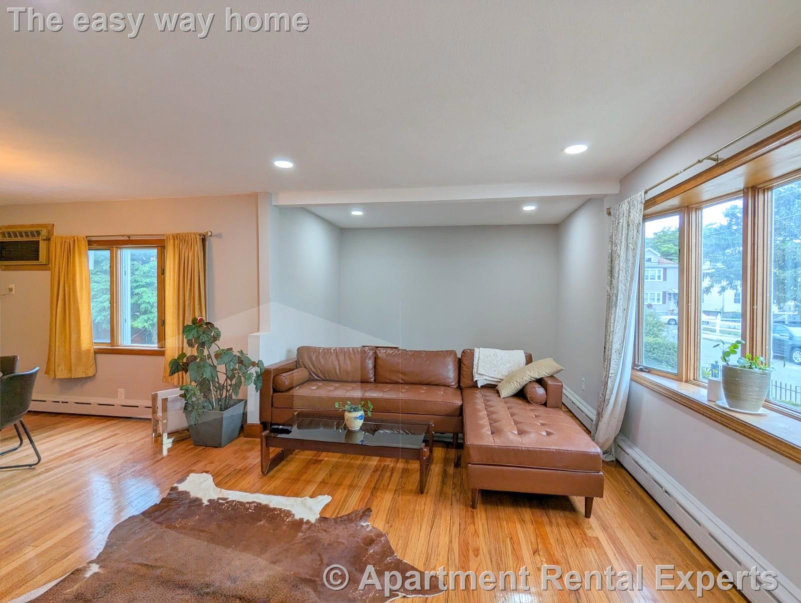 9 Goldsmith Ave, Tufts