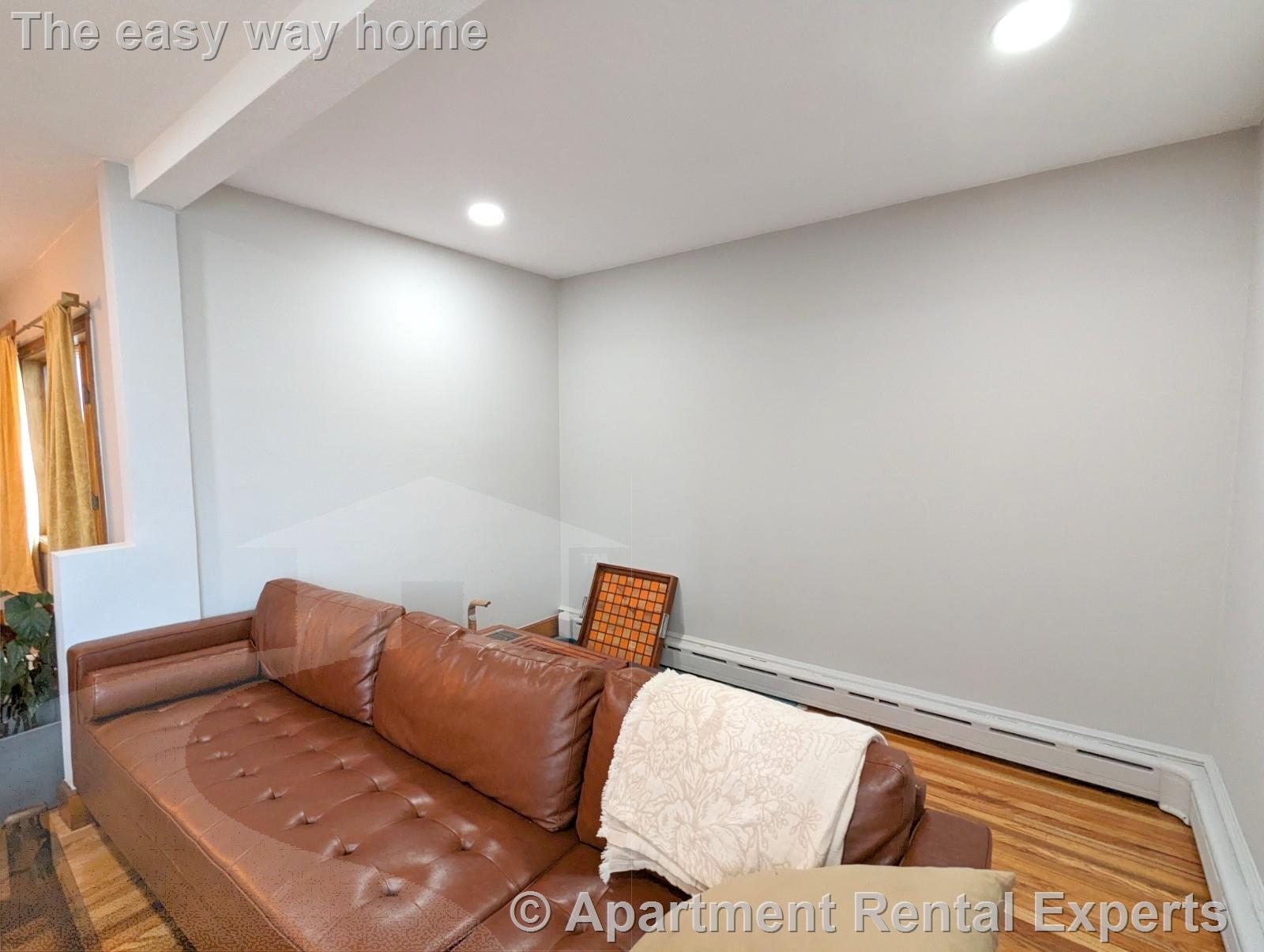 9 Goldsmith Ave, Tufts