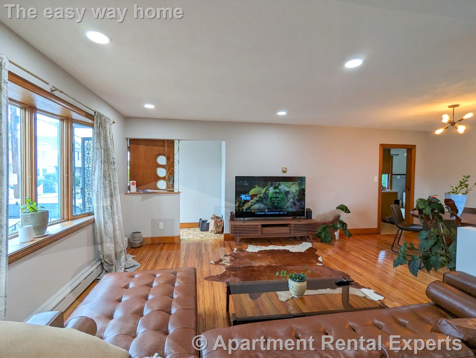 9 Goldsmith Ave, Tufts