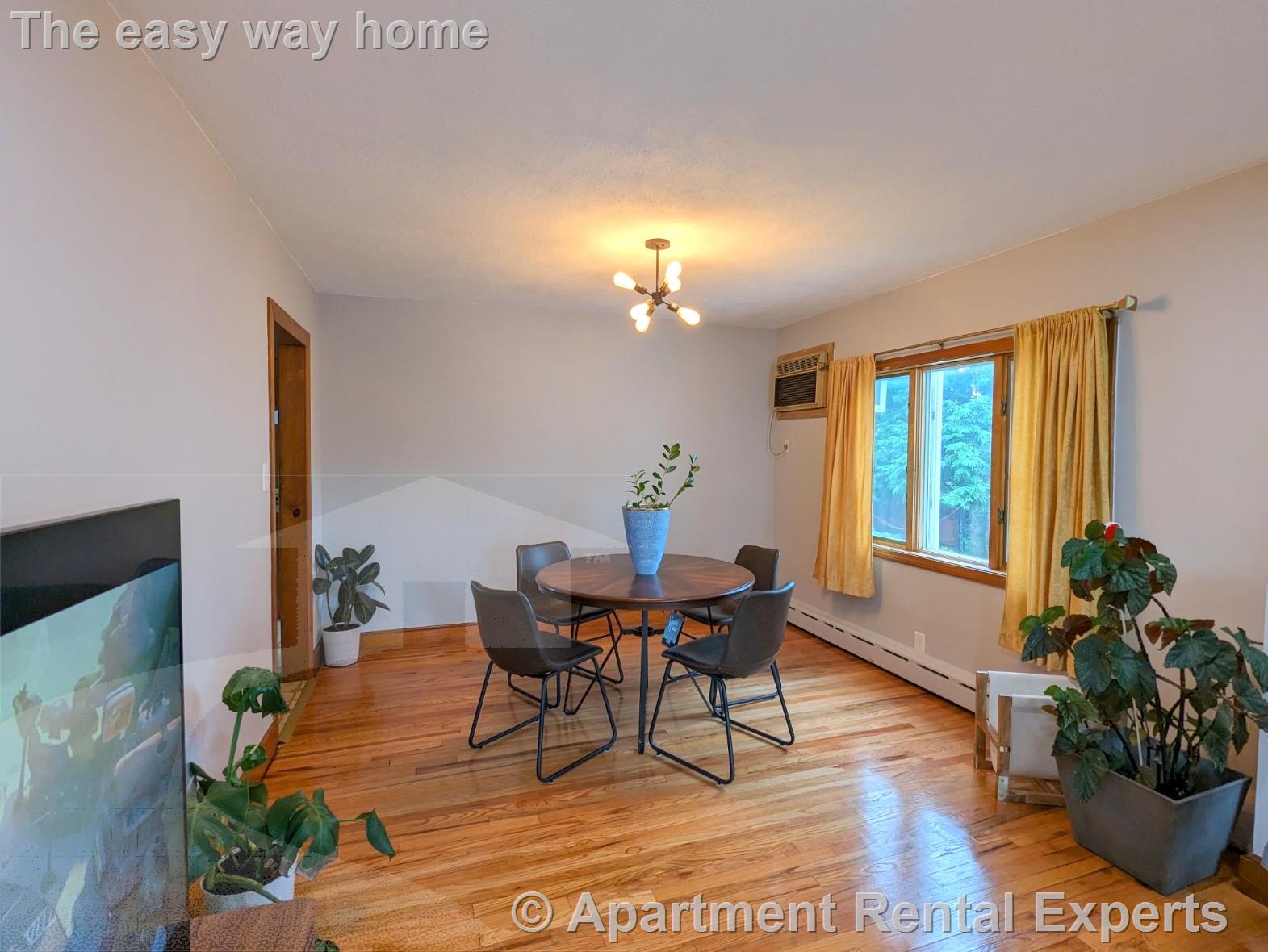 9 Goldsmith Ave, Tufts