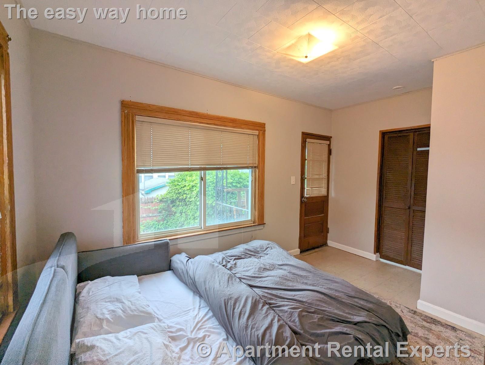 9 Goldsmith Ave, Tufts