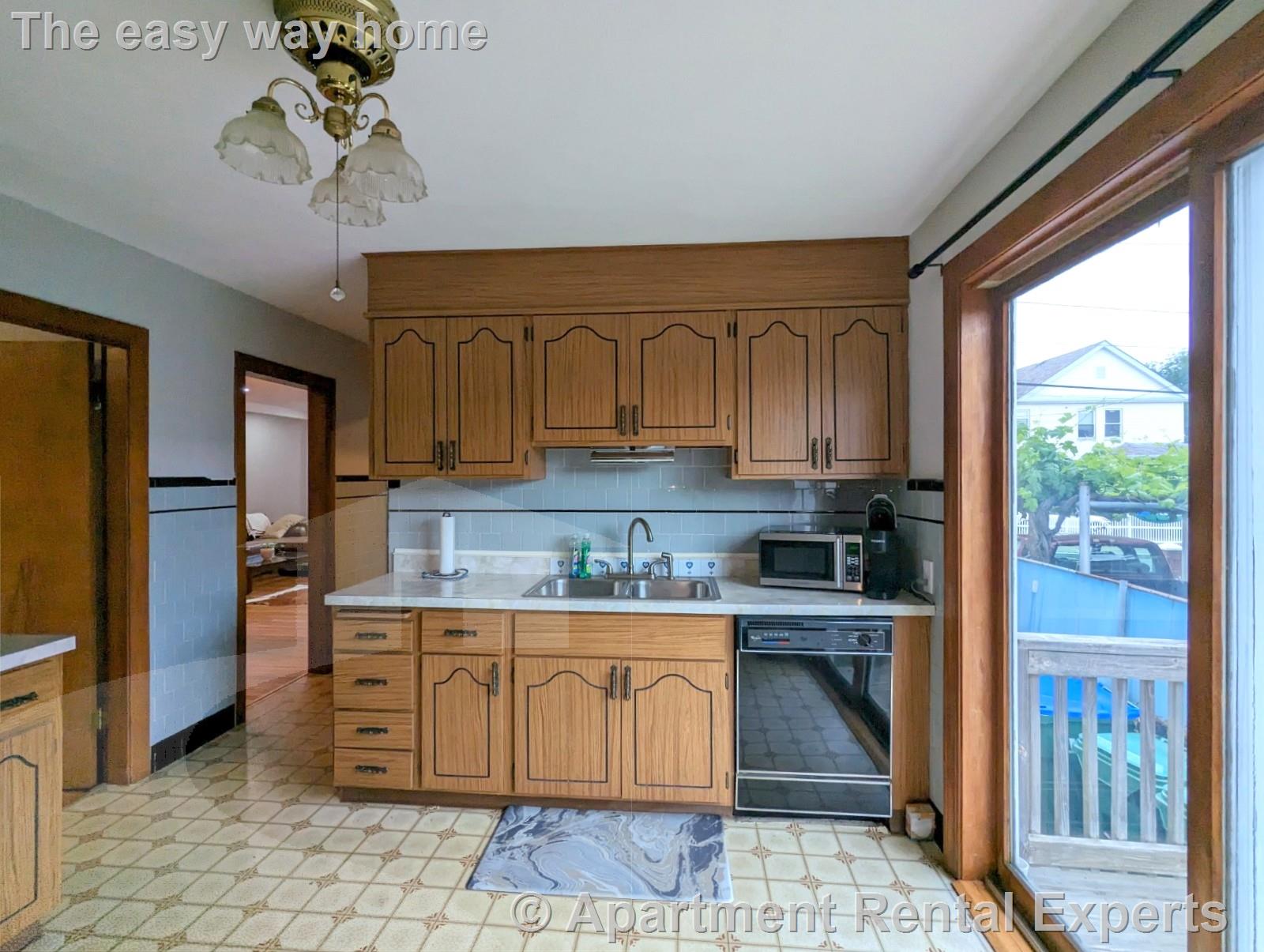 9 Goldsmith Ave, Tufts