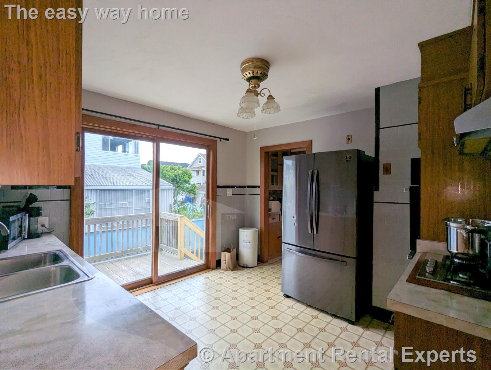 9 Goldsmith Ave, Tufts