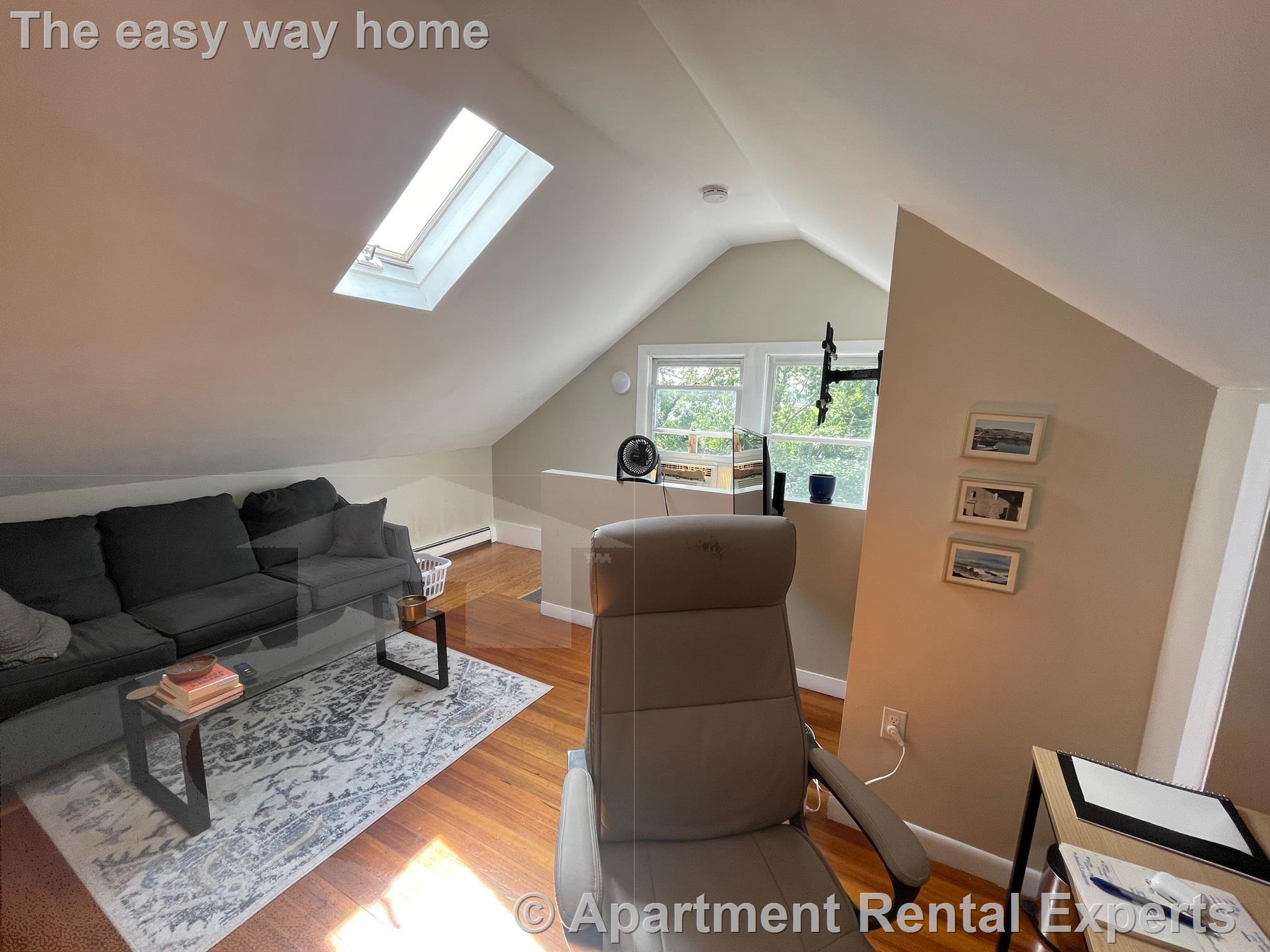 129 West Adams St, Tufts