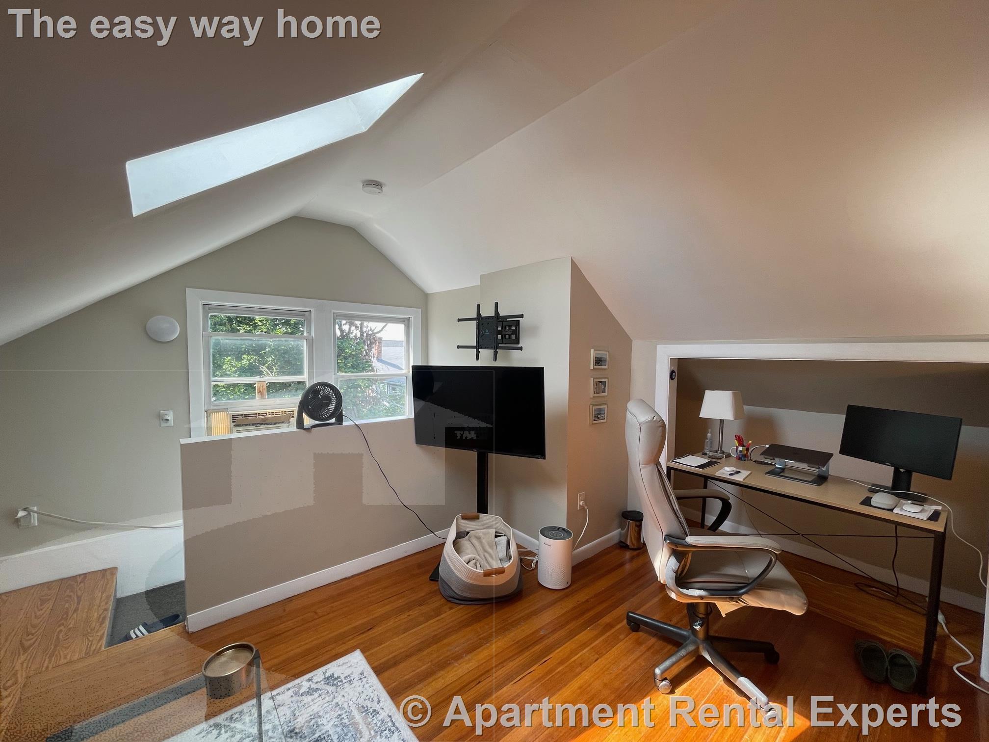 129 West Adams St, Tufts