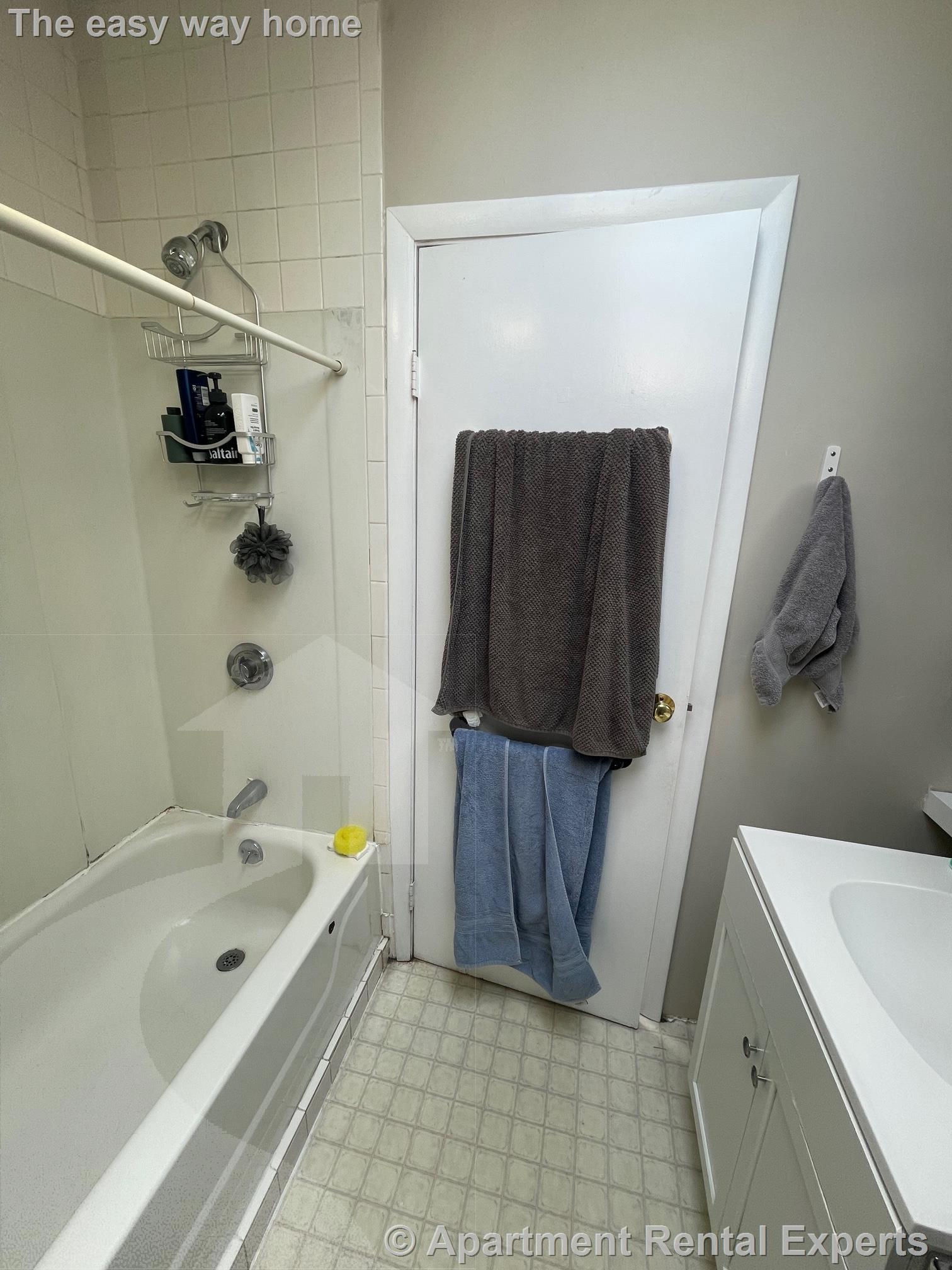 129 West Adams St, Tufts