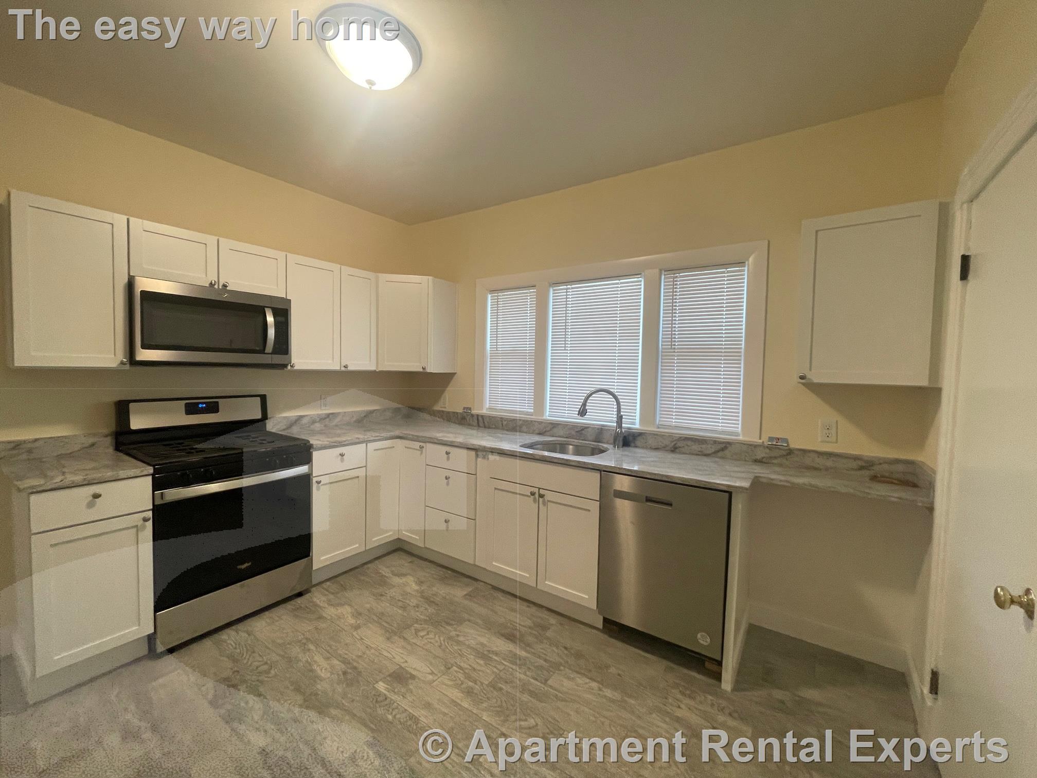 452 Broadway, Magoun Square