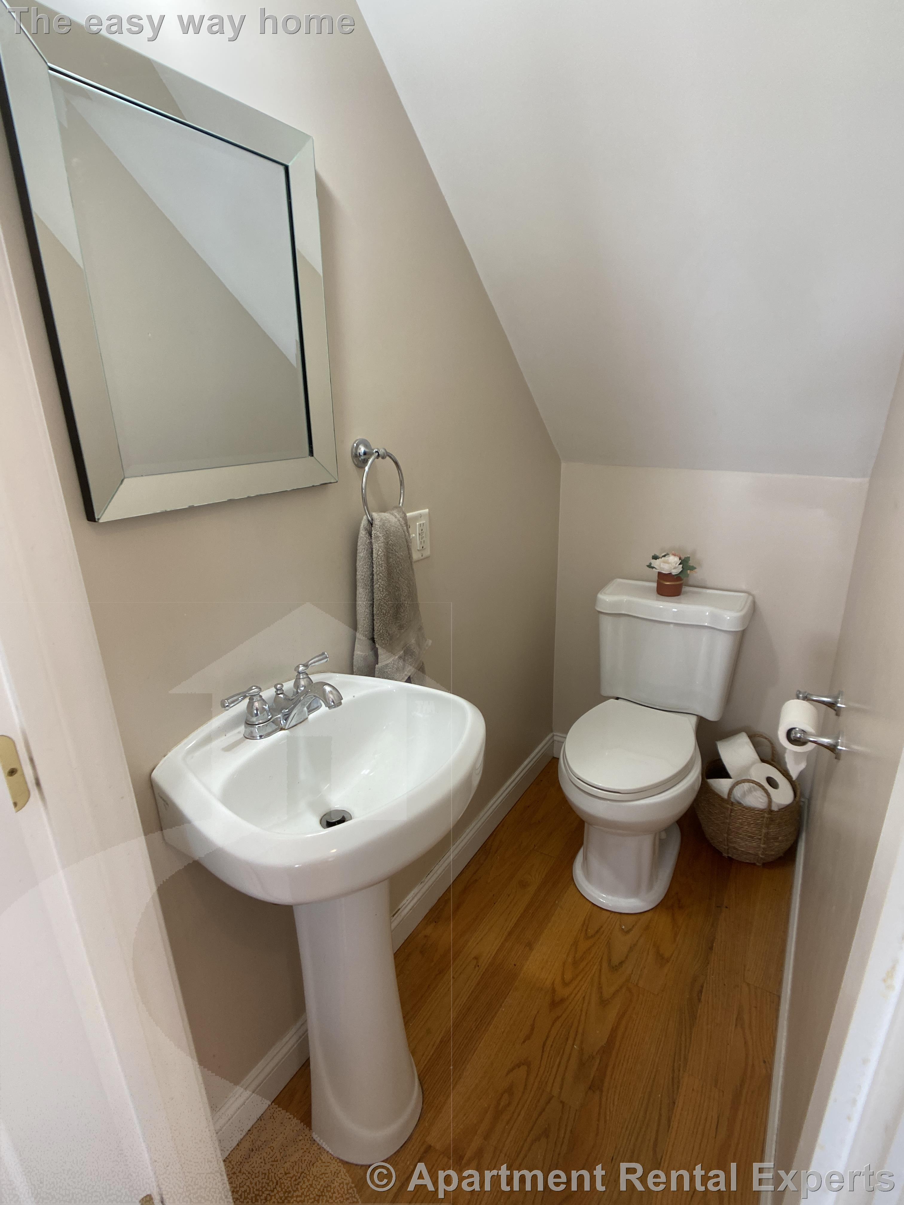 11 Winthrop Ct, Tufts