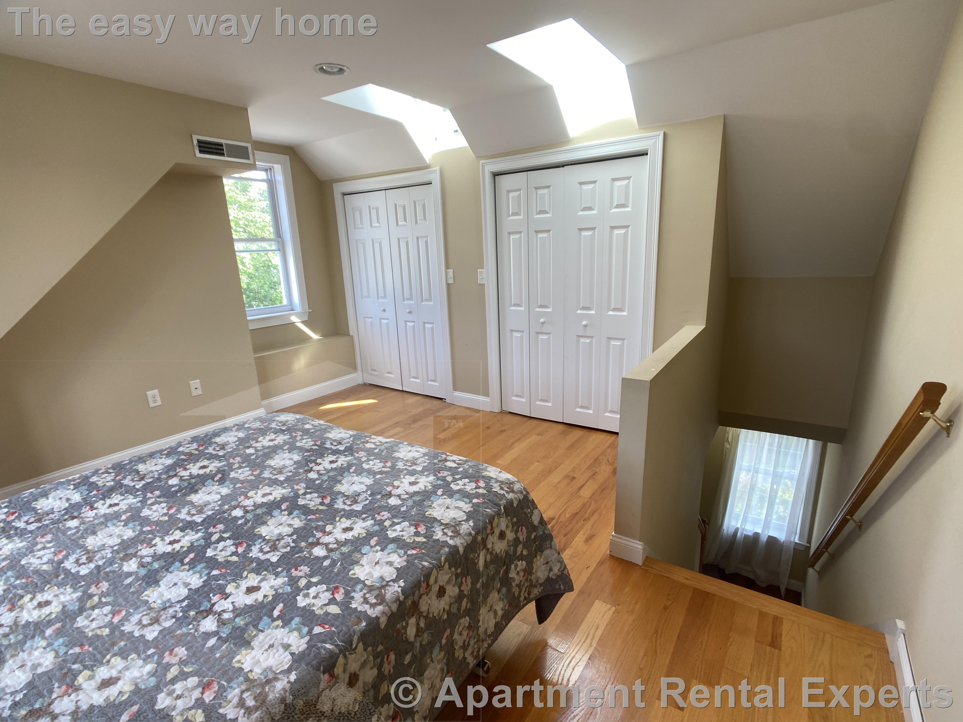 11 Winthrop Ct, Tufts