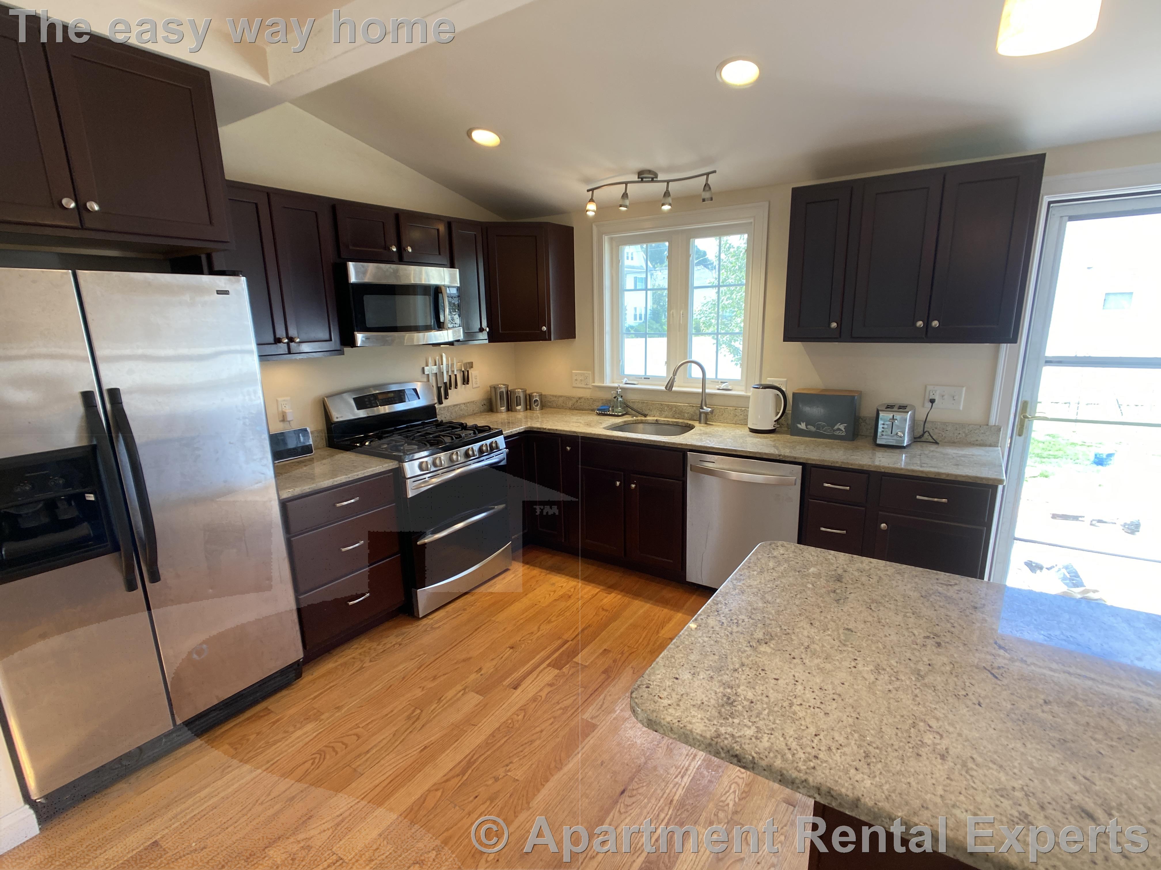 11 Winthrop Ct, Tufts