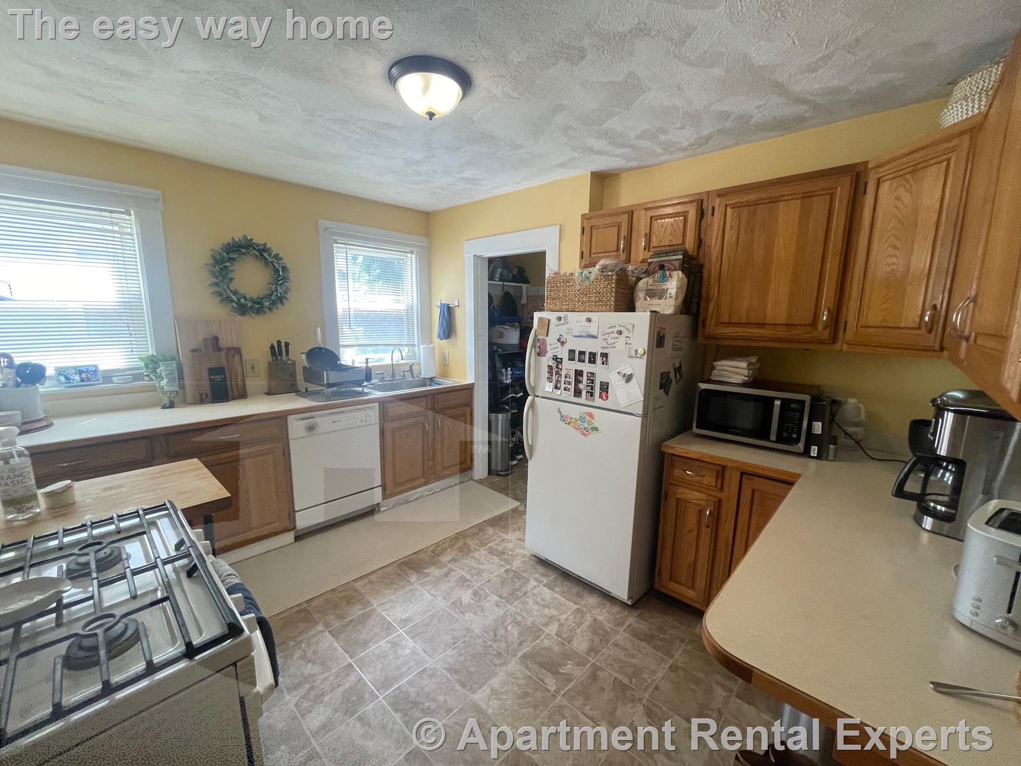 17 Irvington Rd, Tufts