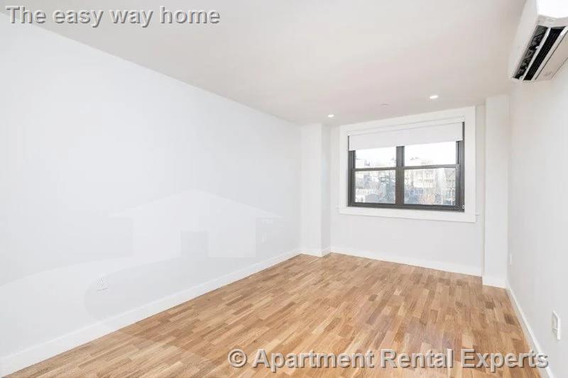 1410 Columbia St, South Boston