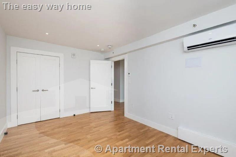 1410 Columbia St, South Boston