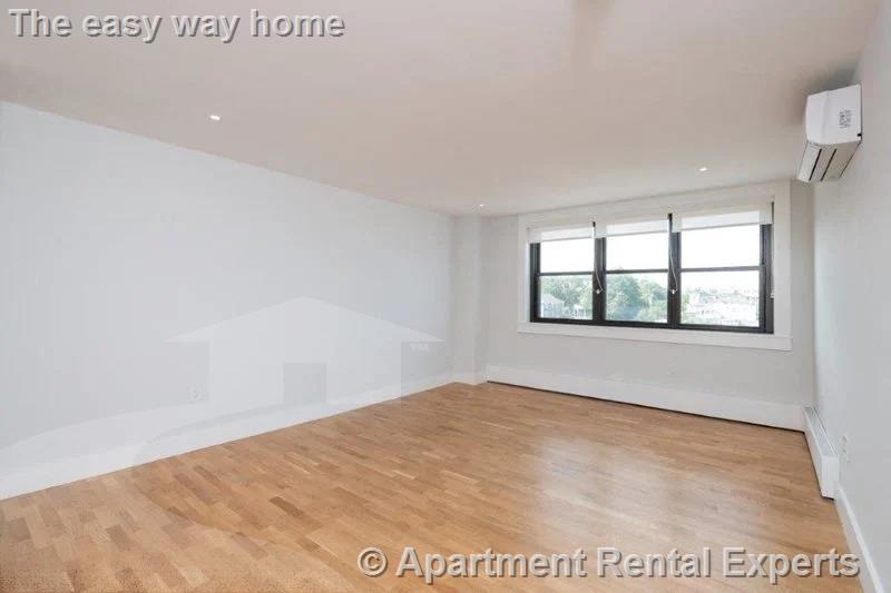 1410 Columbia St, South Boston