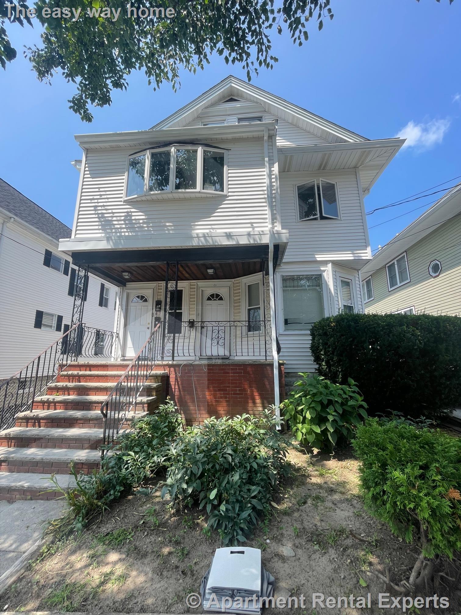 127 West Adams St, Tufts