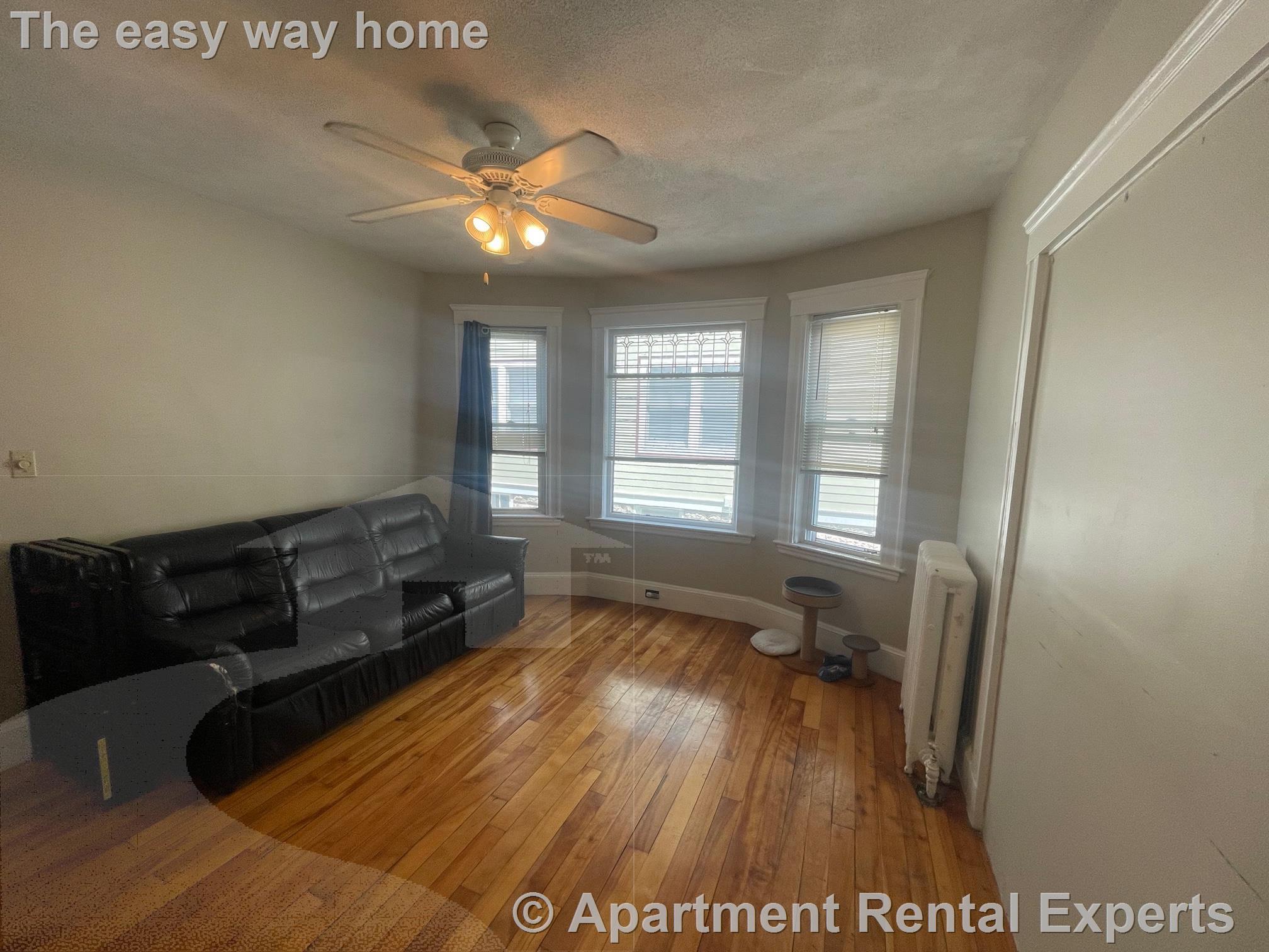 127 West Adams St, Tufts