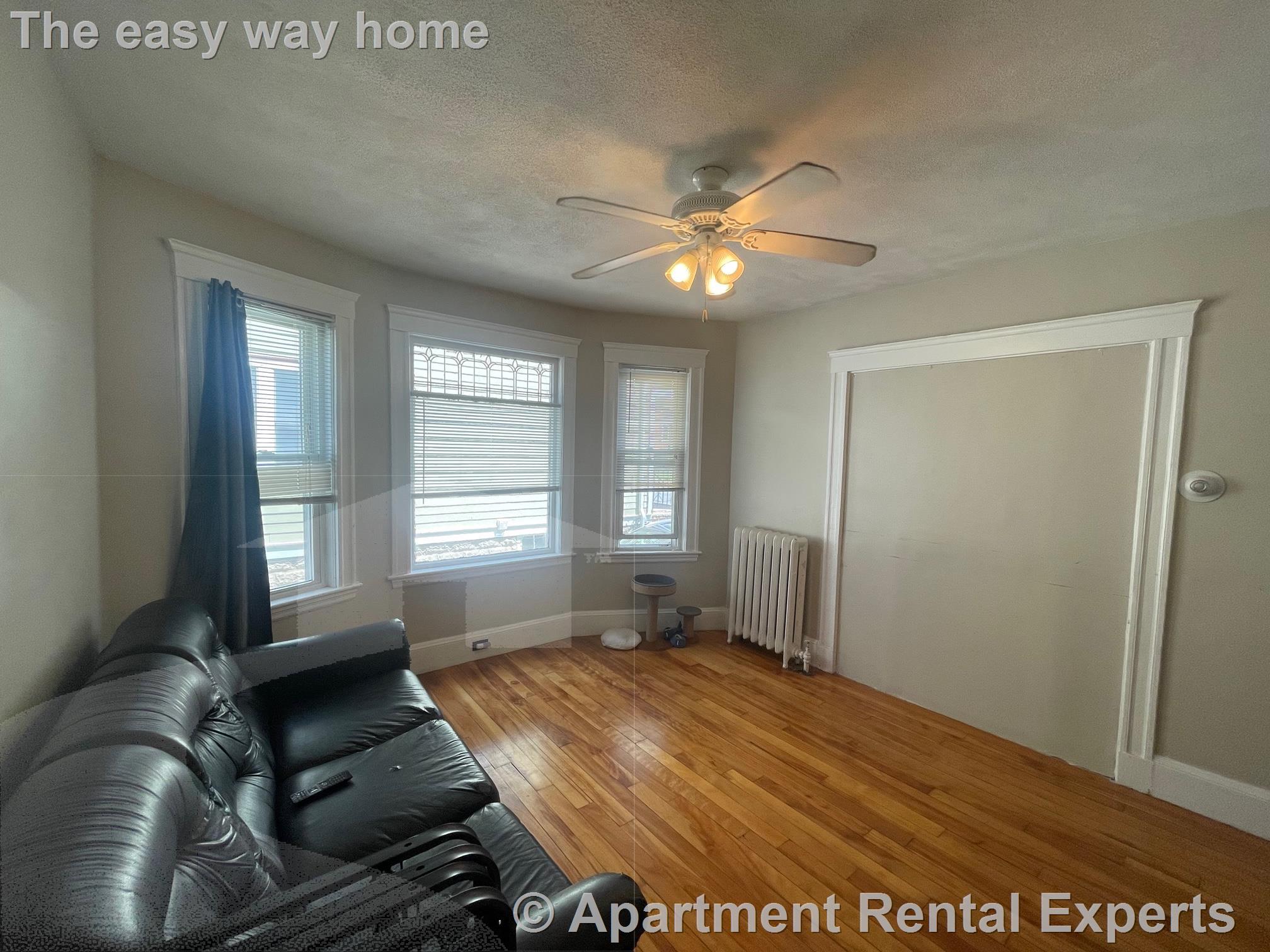 127 West Adams St, Tufts