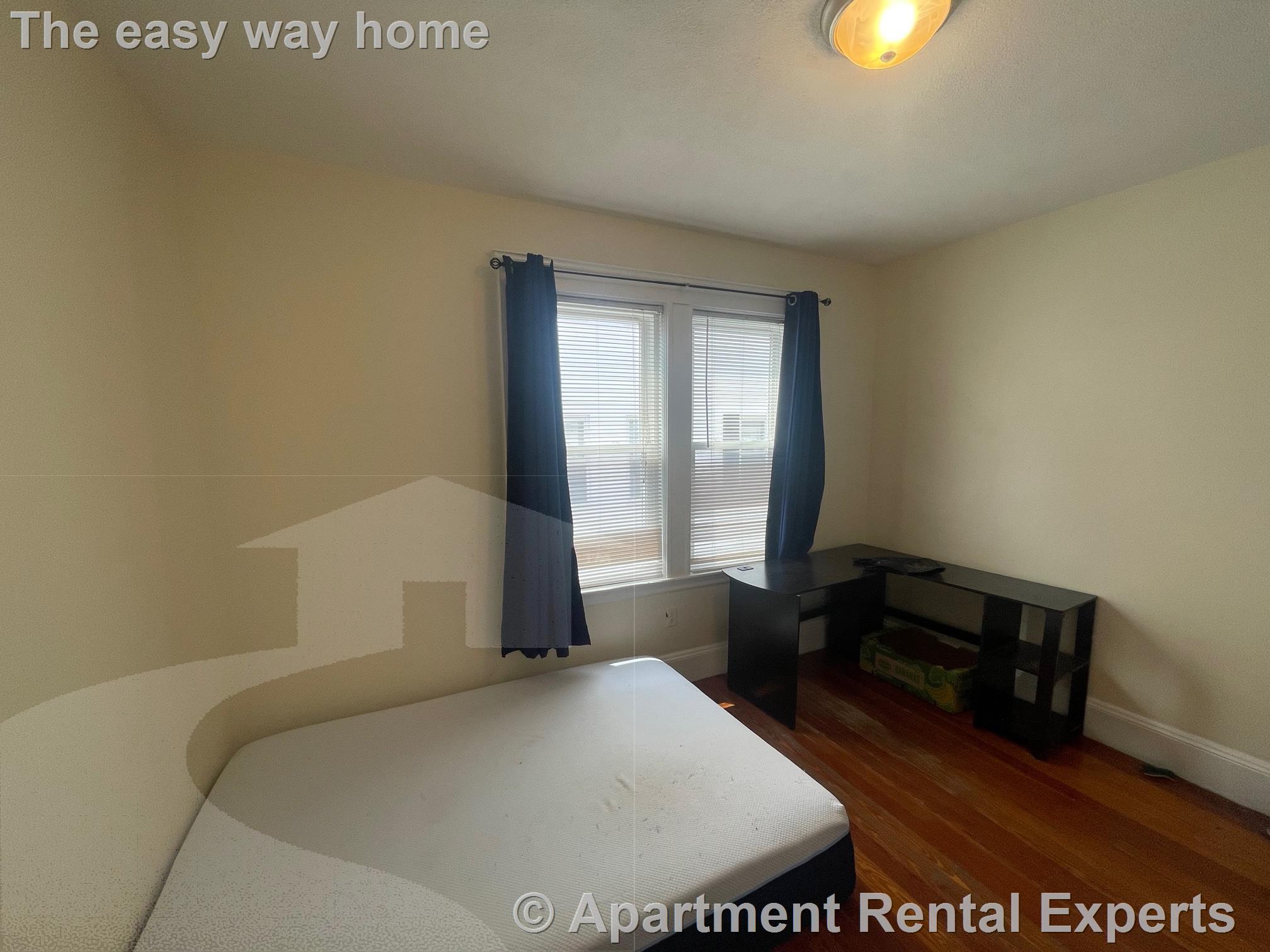 127 West Adams St, Tufts