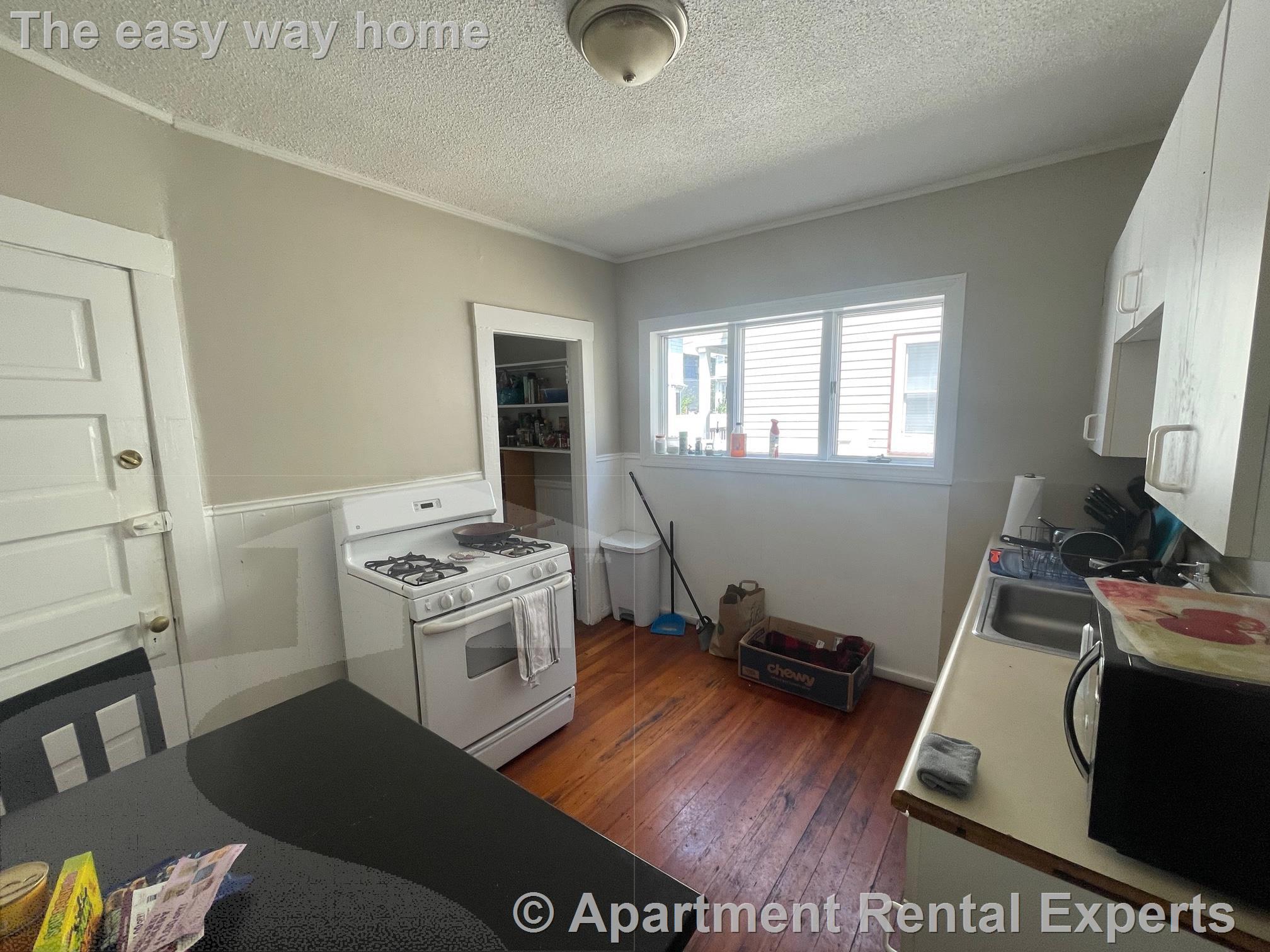 127 West Adams St, Tufts