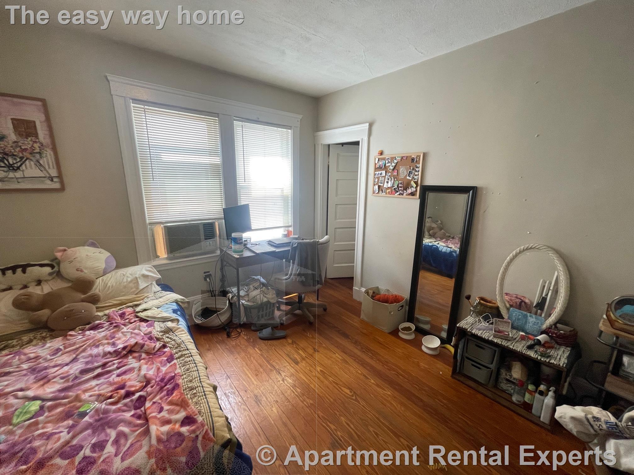 127 West Adams St, Tufts