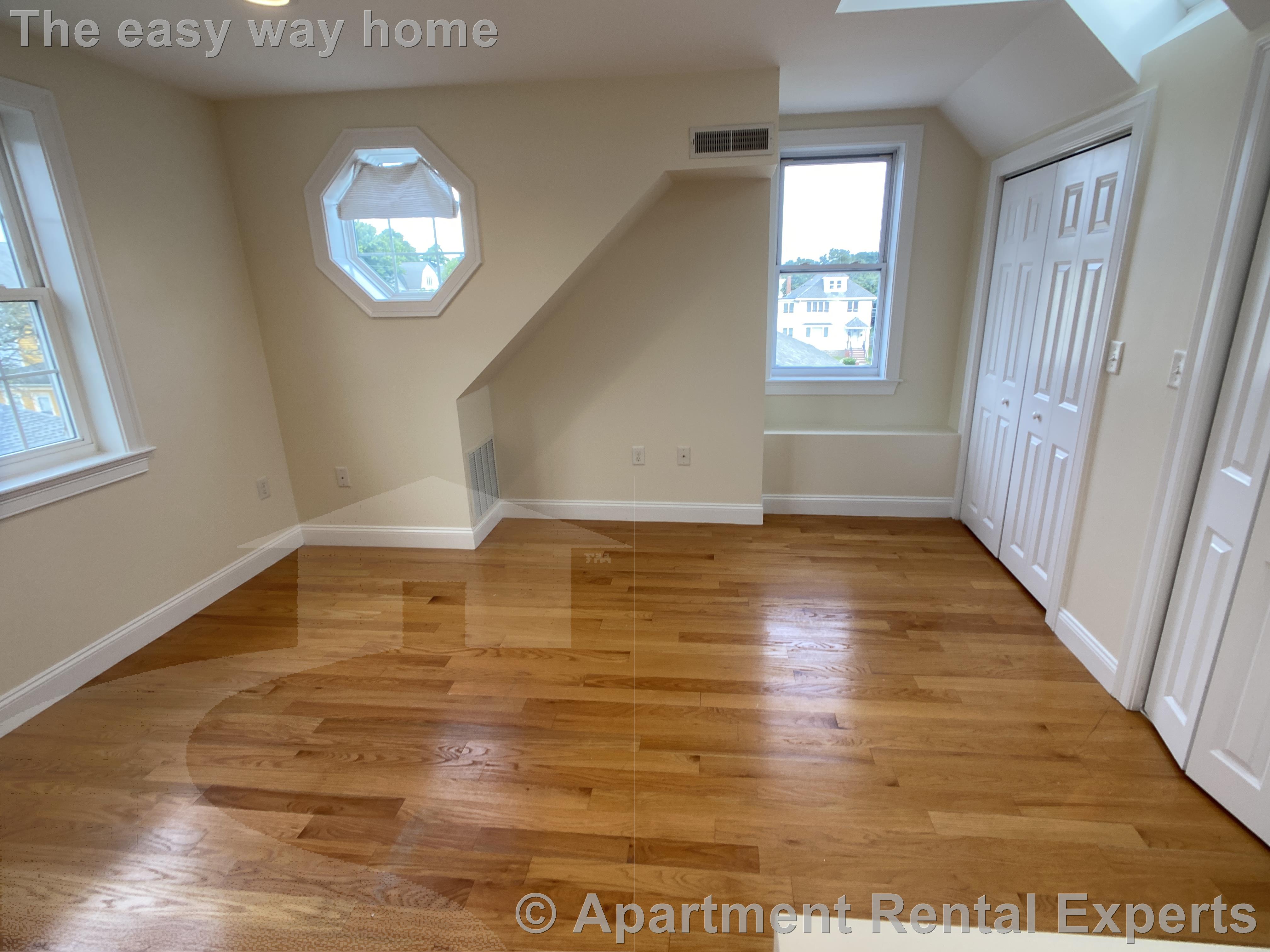 9 Winthrop Ct, Tufts